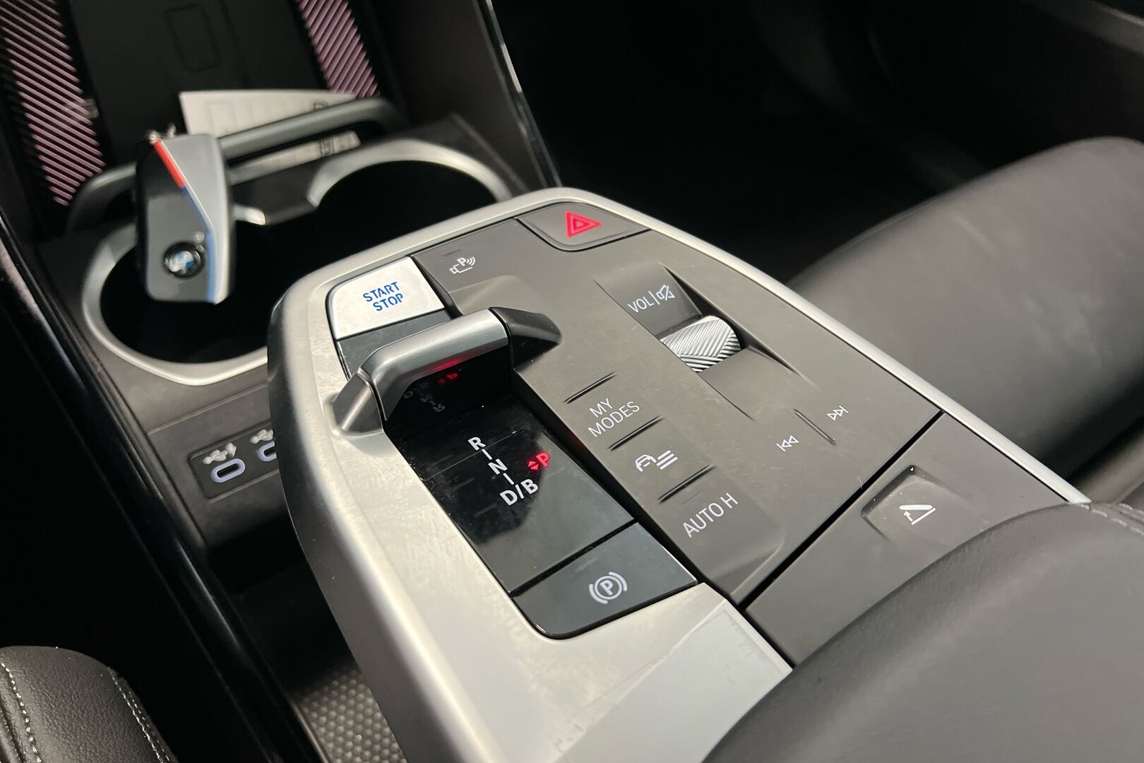 BMW IX2 iso kuva 15