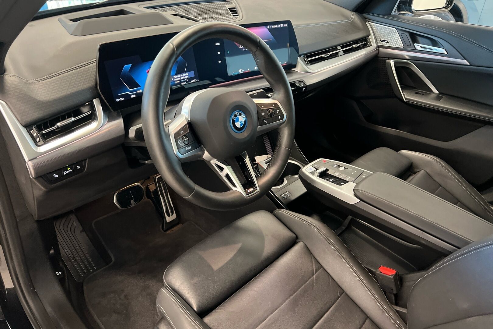 BMW IX2 iso kuva 7