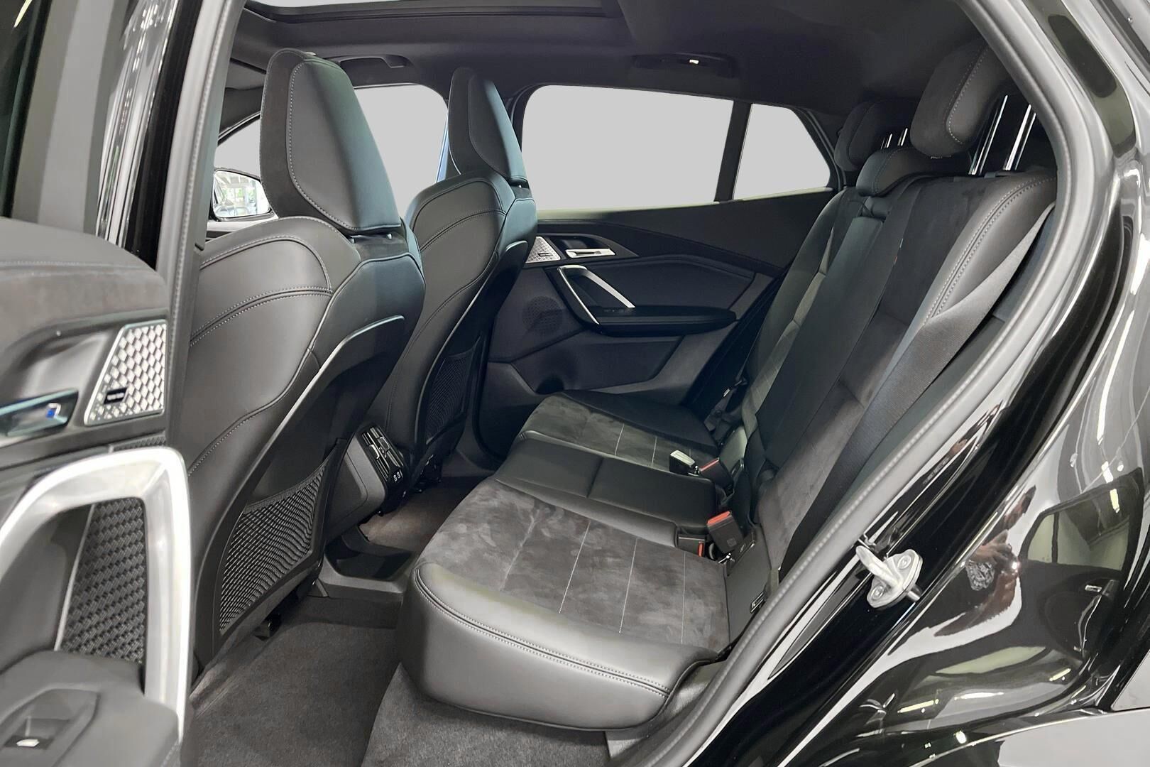 BMW IX2 iso kuva 10