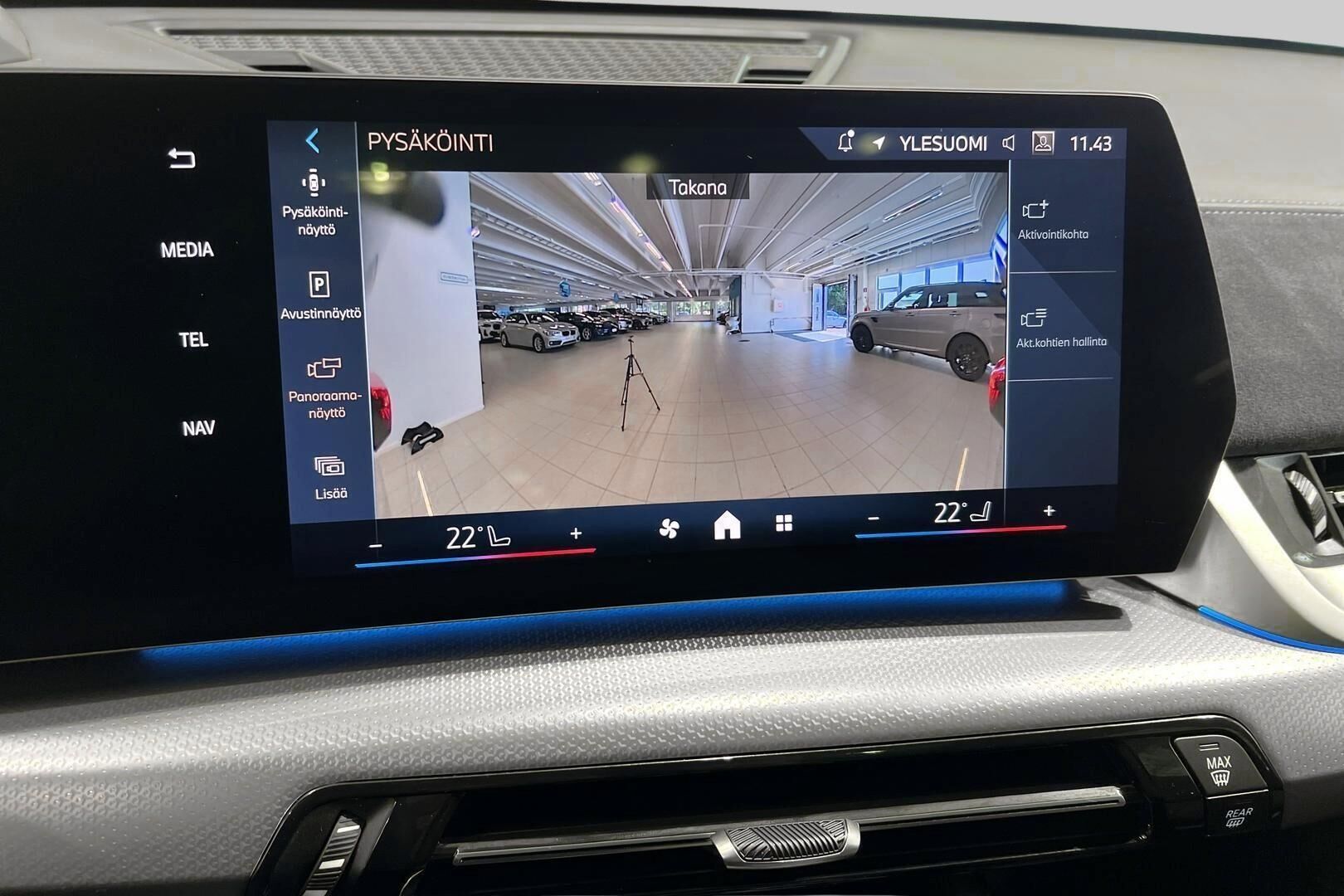 BMW IX2 iso kuva 17