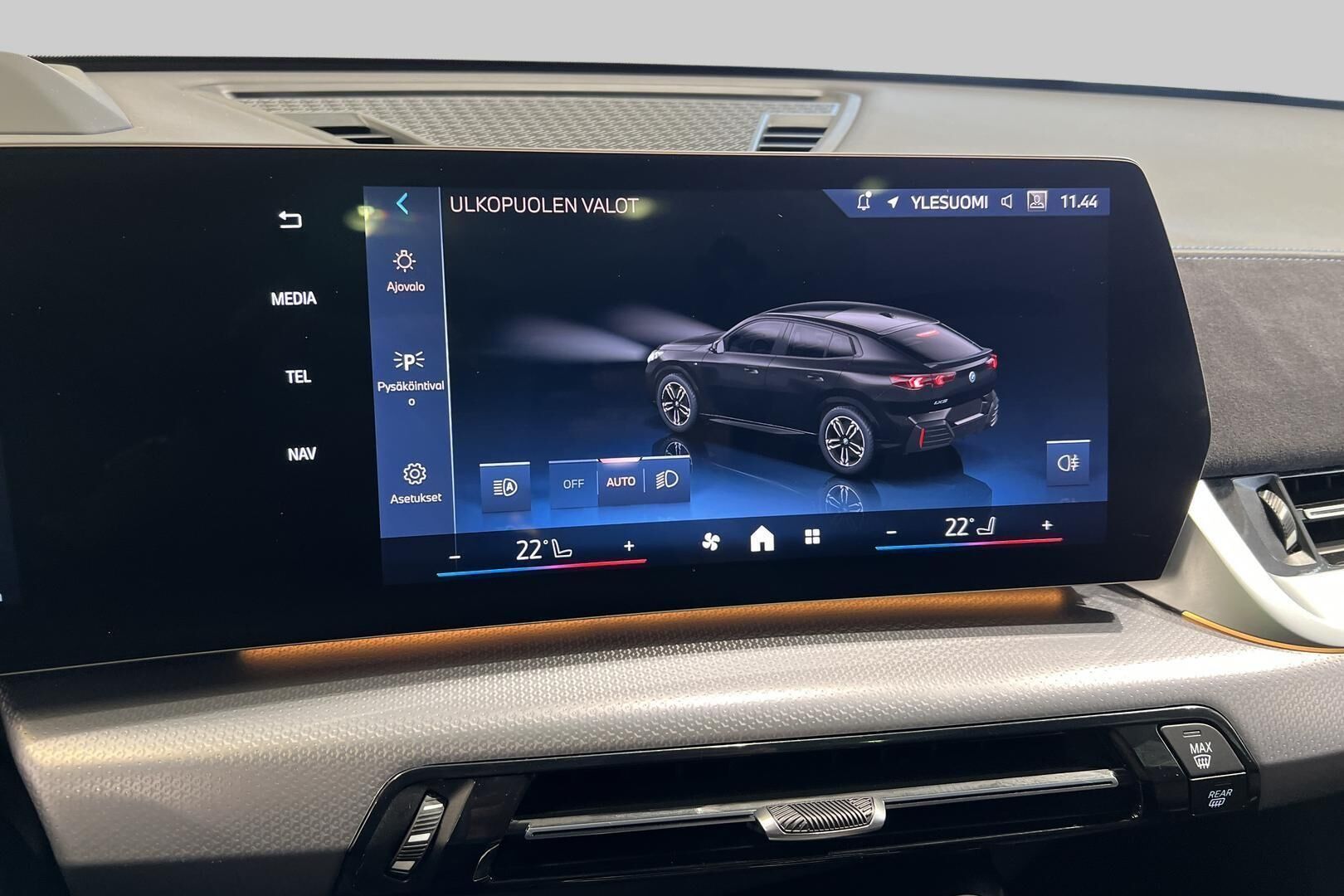 BMW IX2 iso kuva 21