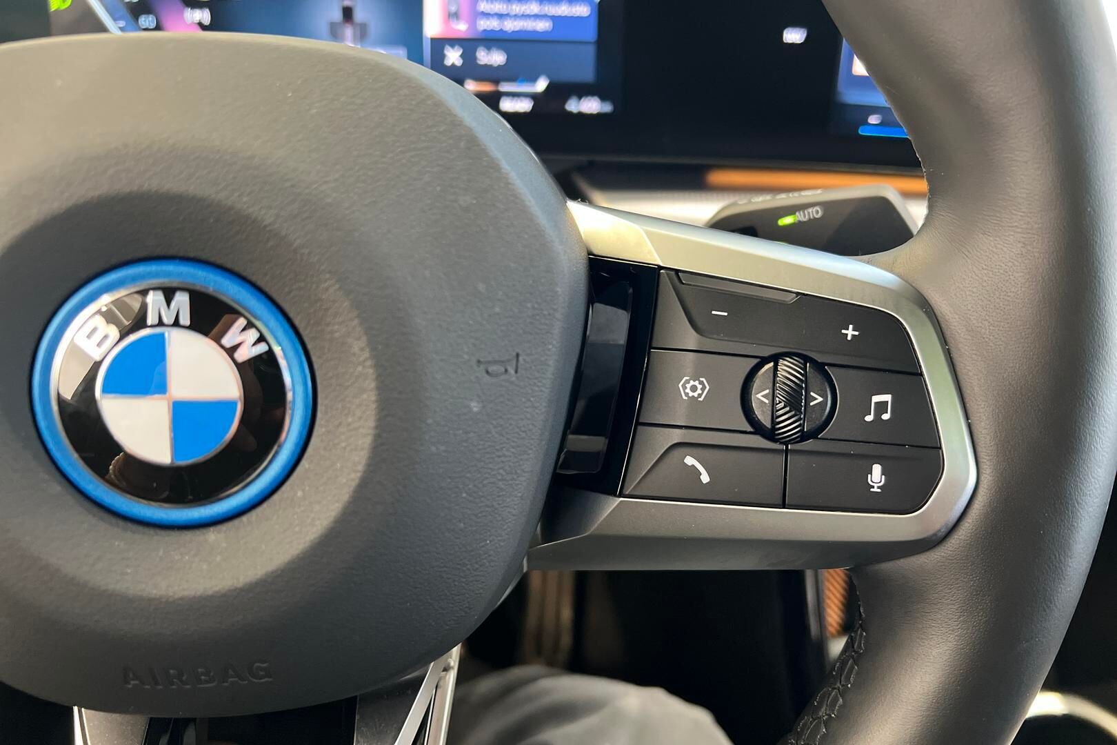 BMW IX2 iso kuva 26
