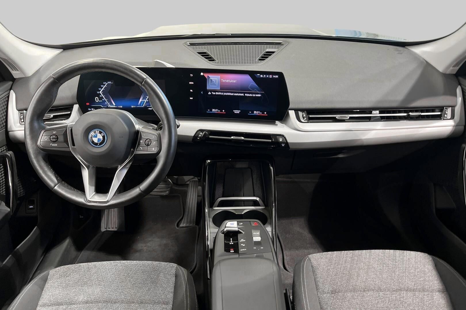BMW IX1 iso kuva 11