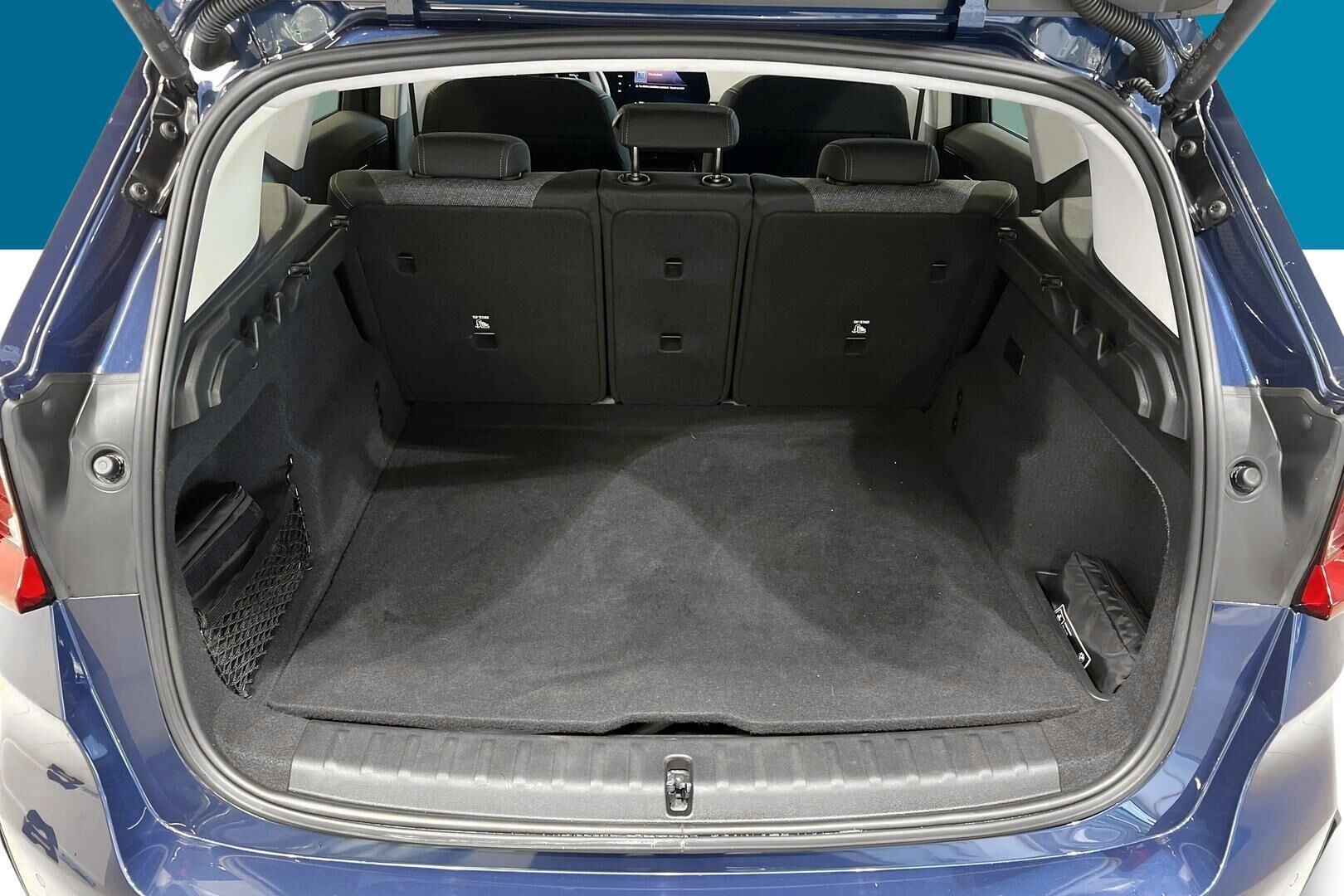 BMW IX1 iso kuva 12