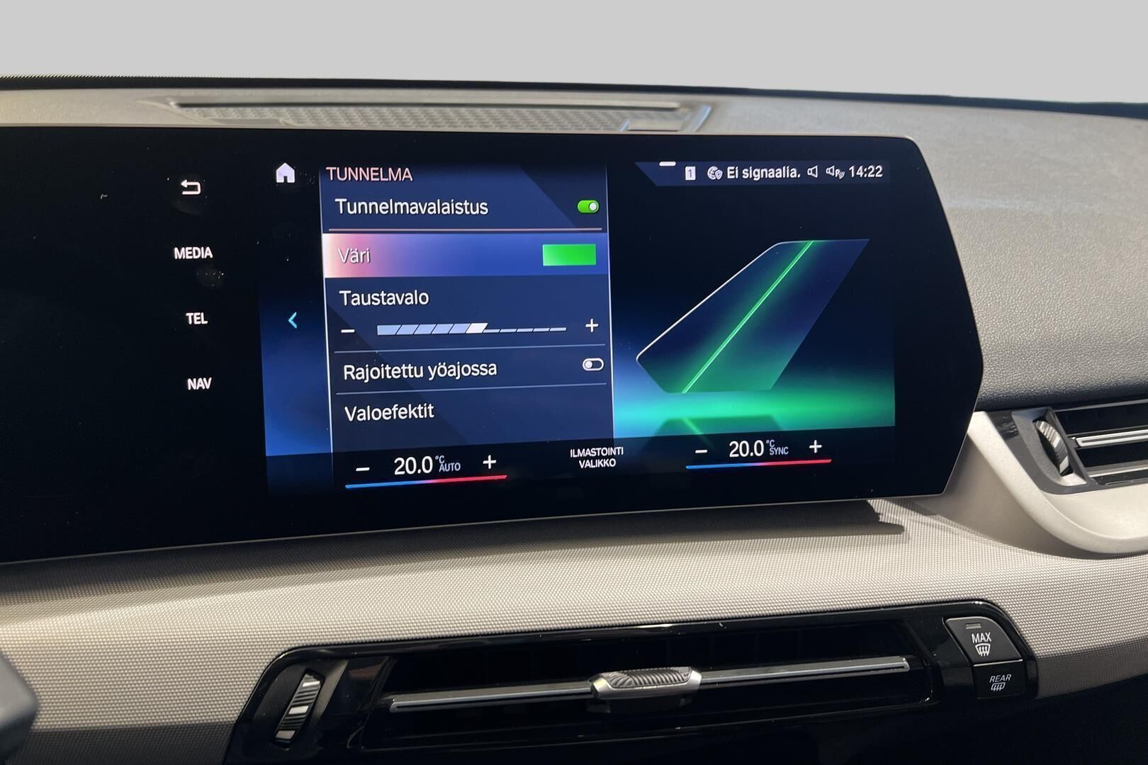 BMW IX1 iso kuva 17