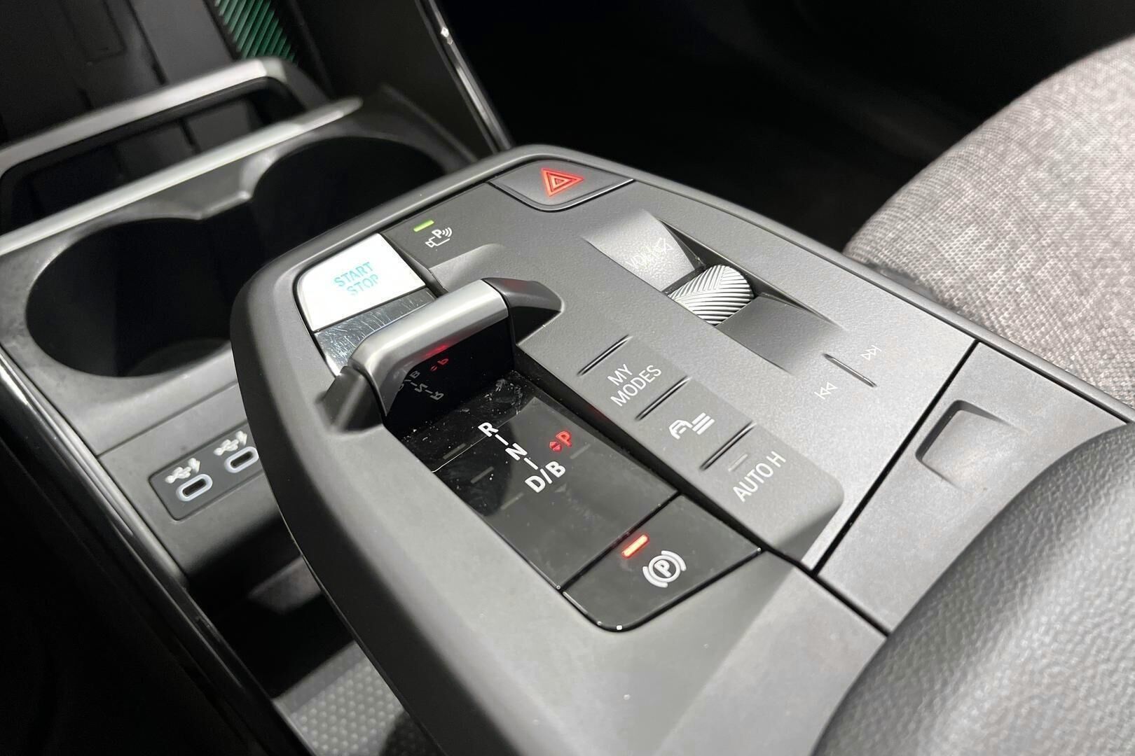 BMW IX1 iso kuva 21
