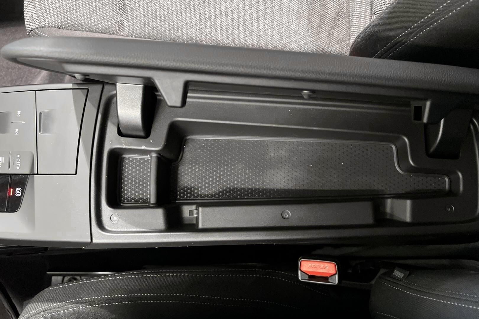 BMW IX1 iso kuva 22
