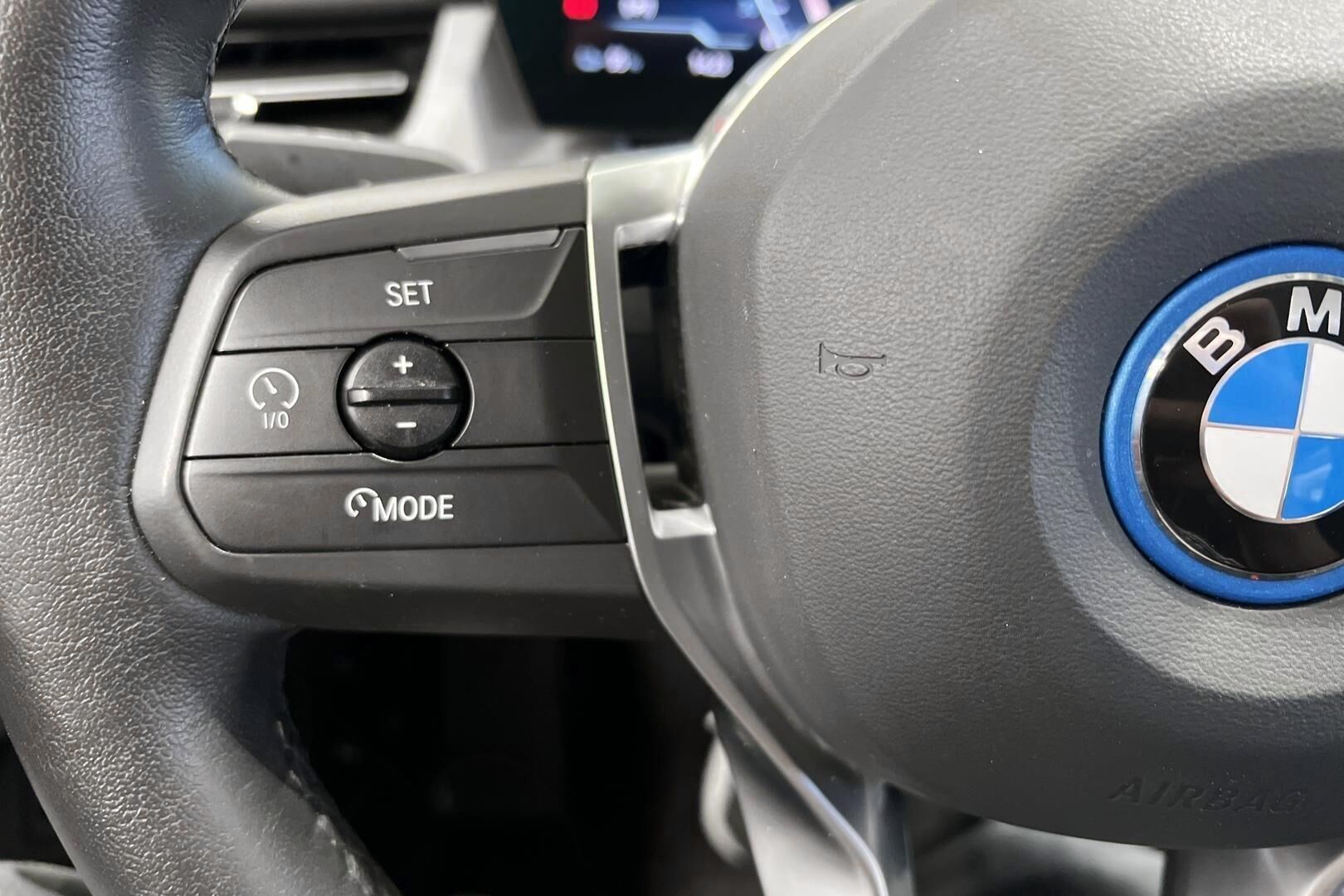 BMW IX1 iso kuva 24