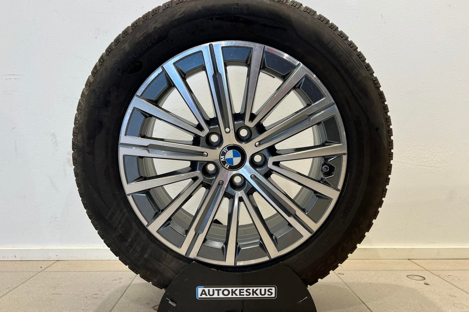 BMW IX1 iso kuva 28