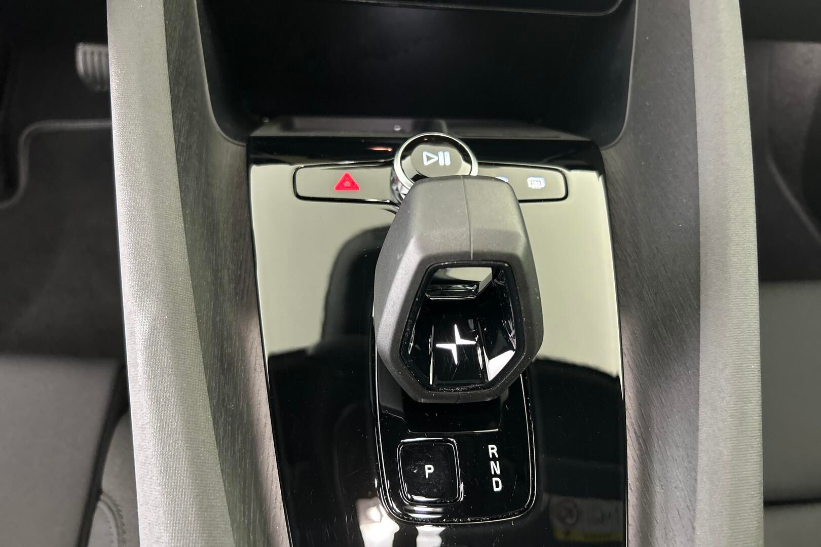 POLESTAR 2 iso kuva 13