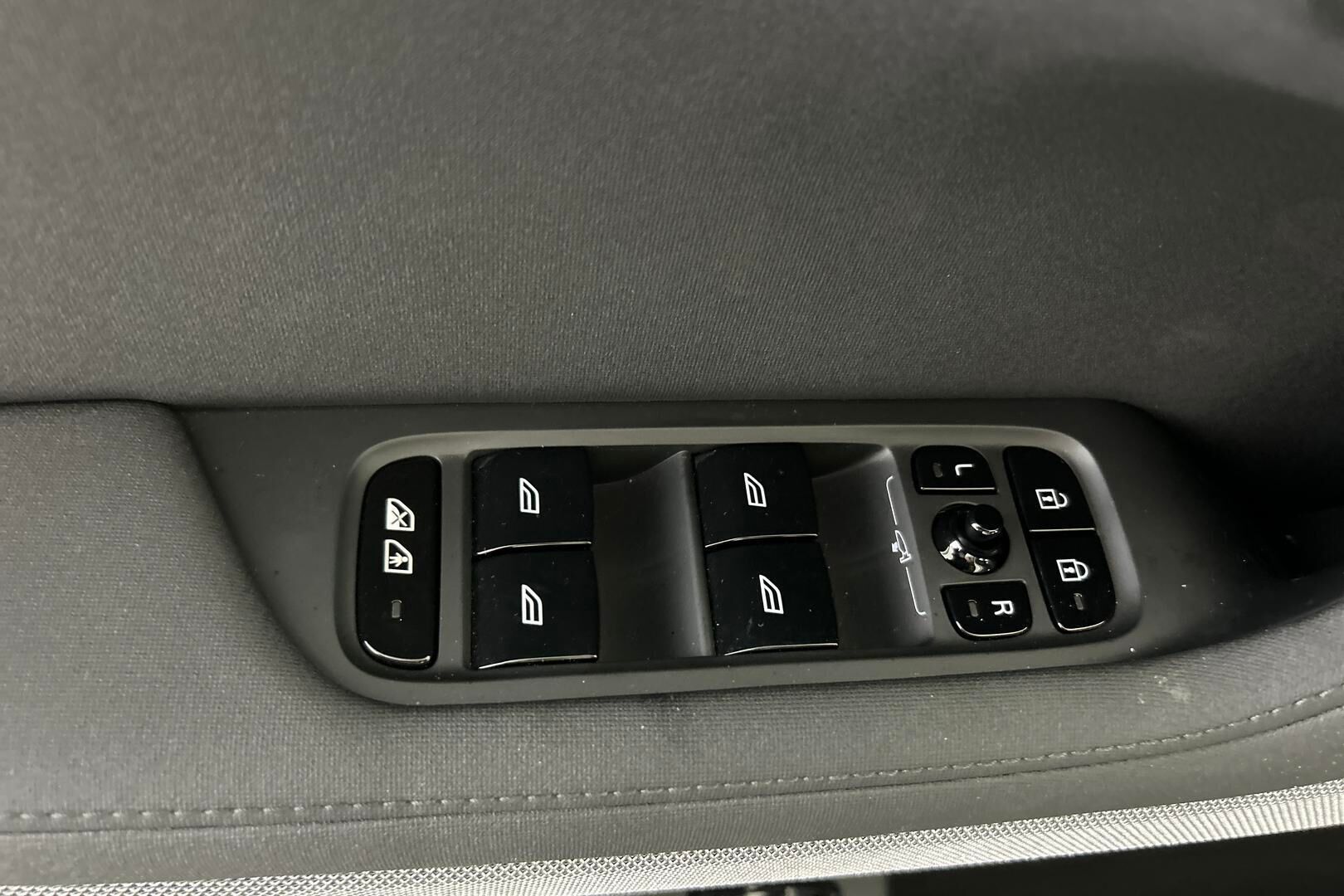 POLESTAR 2 iso kuva 26