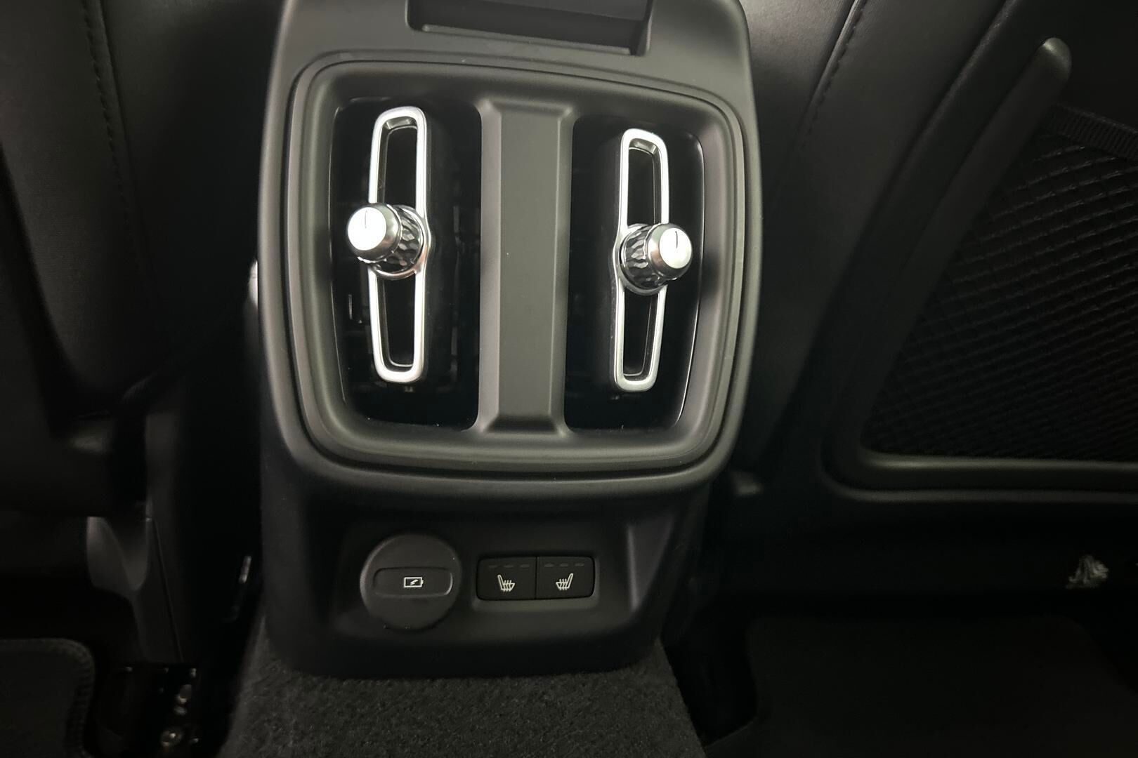 POLESTAR 2 iso kuva 28