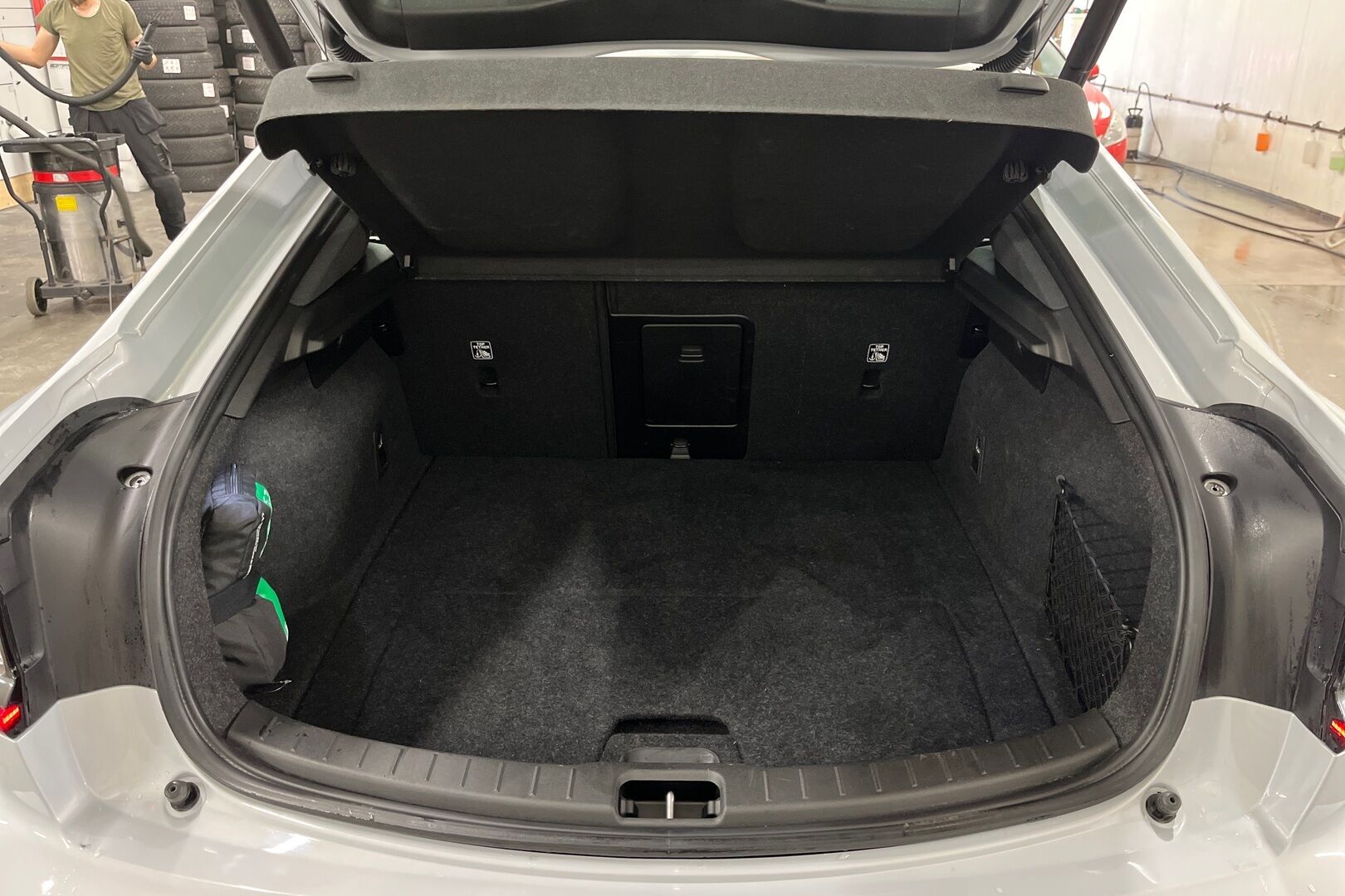 POLESTAR 2 iso kuva 10