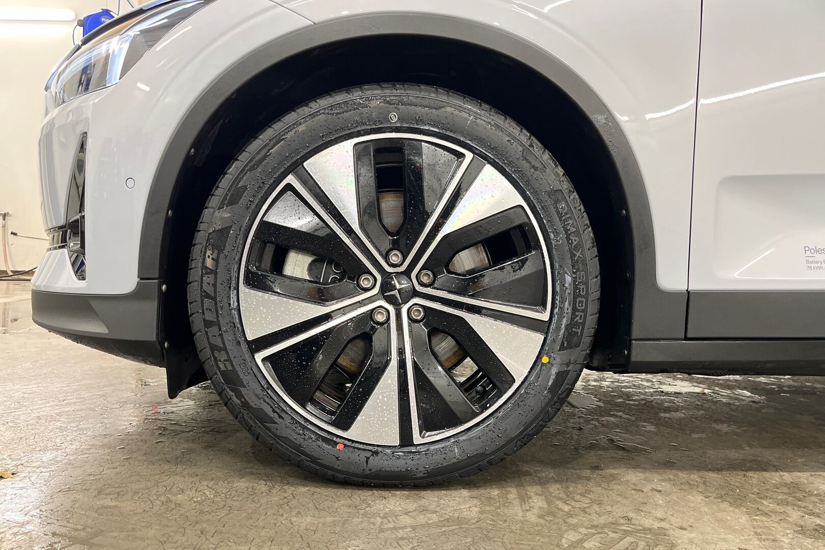 POLESTAR 2 iso kuva 11
