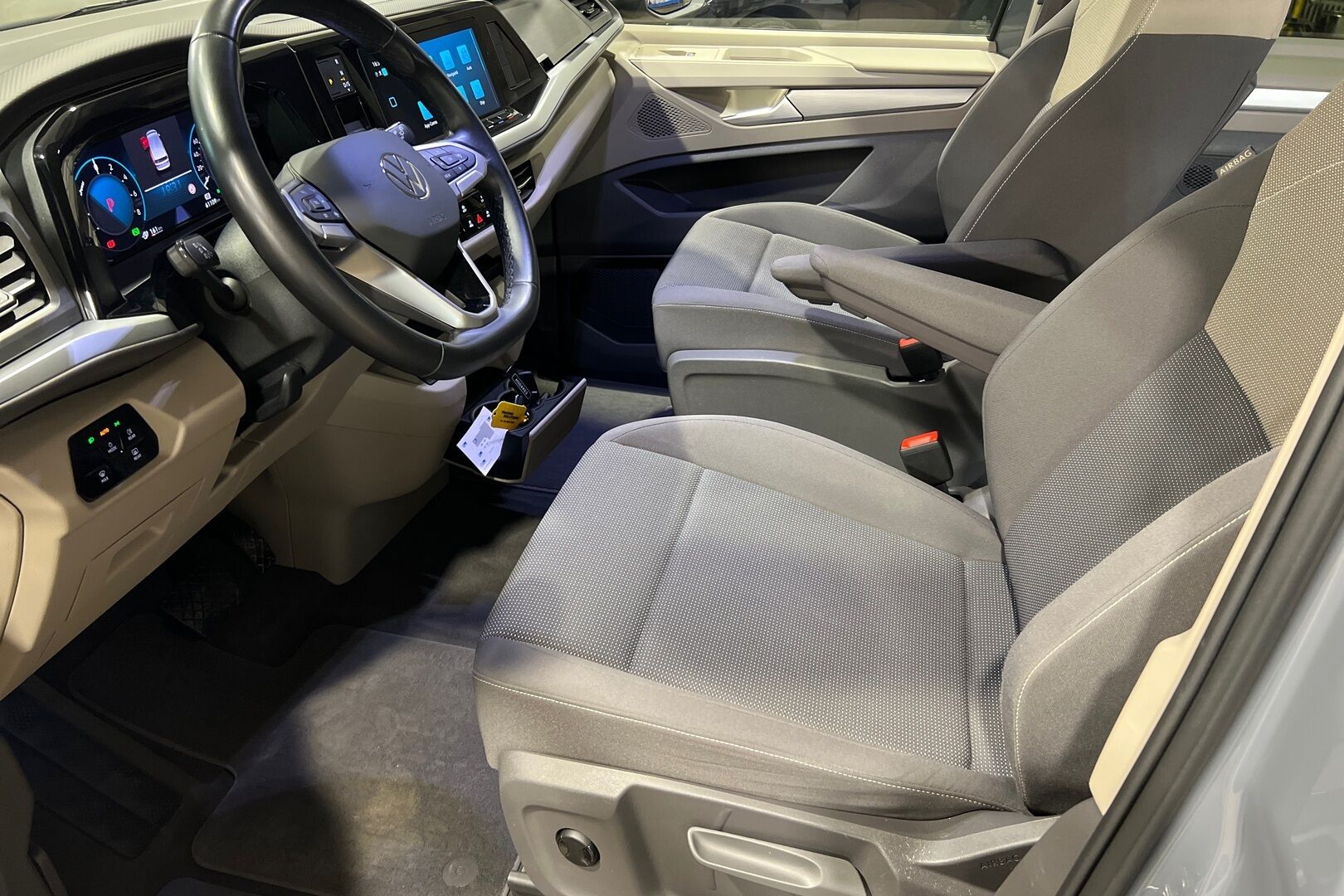 VOLKSWAGEN MULTIVAN iso kuva 8