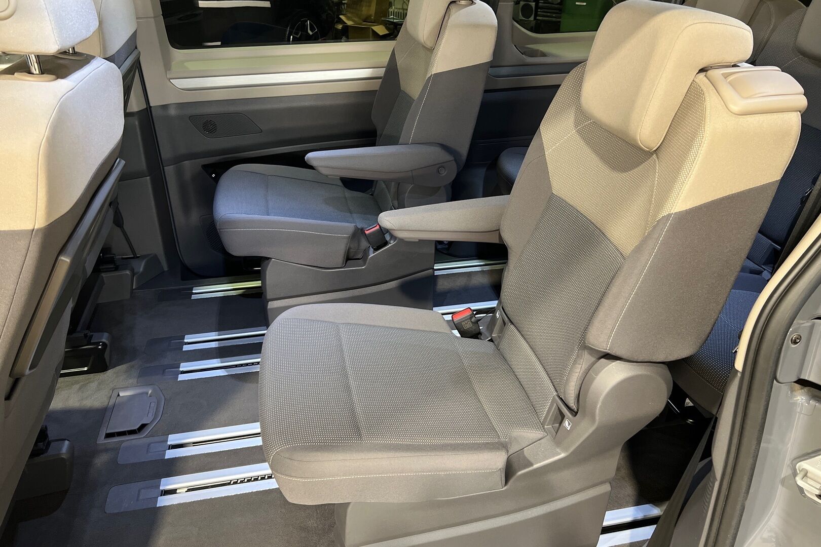 VOLKSWAGEN MULTIVAN iso kuva 9