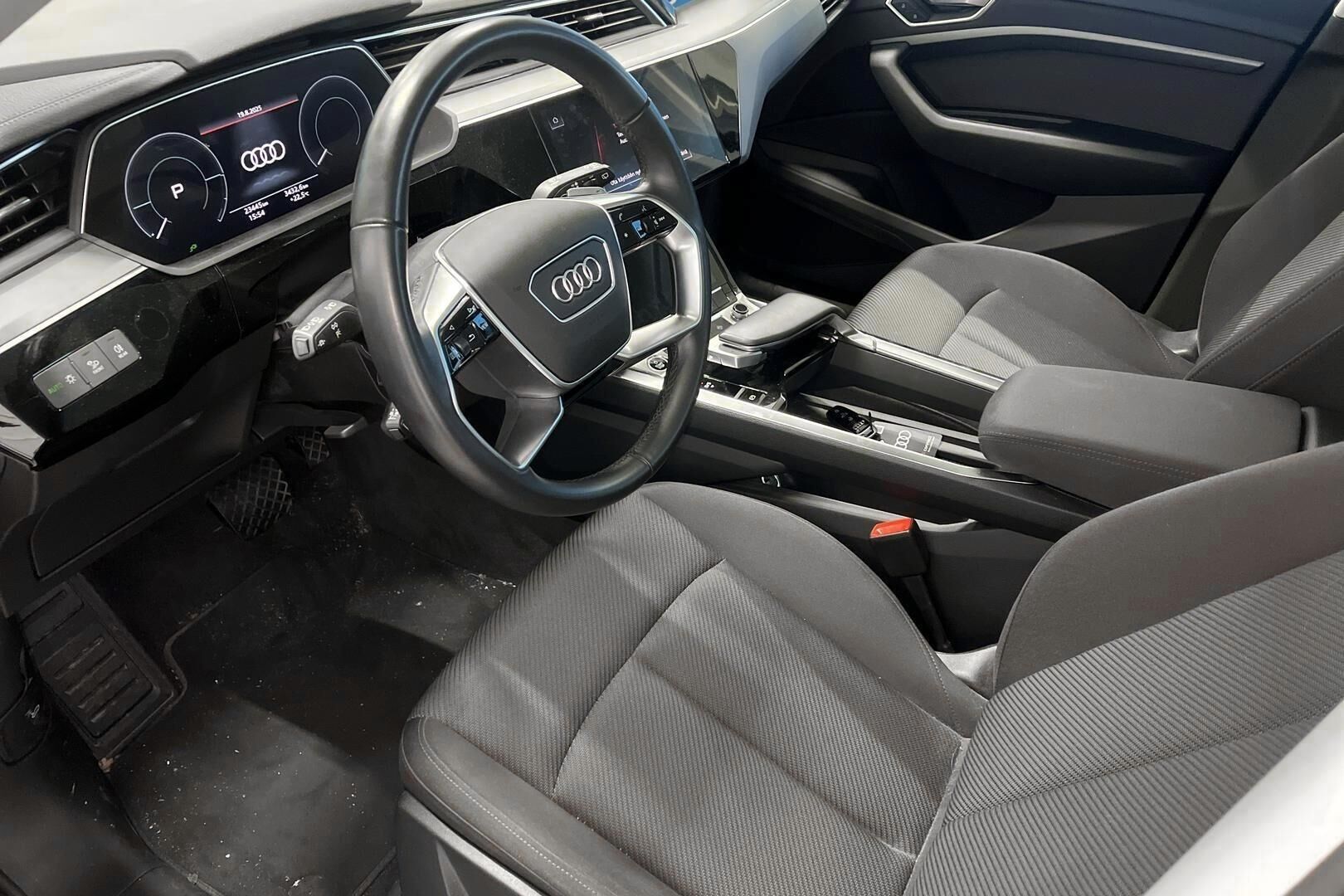 AUDI E-TRON iso kuva 2