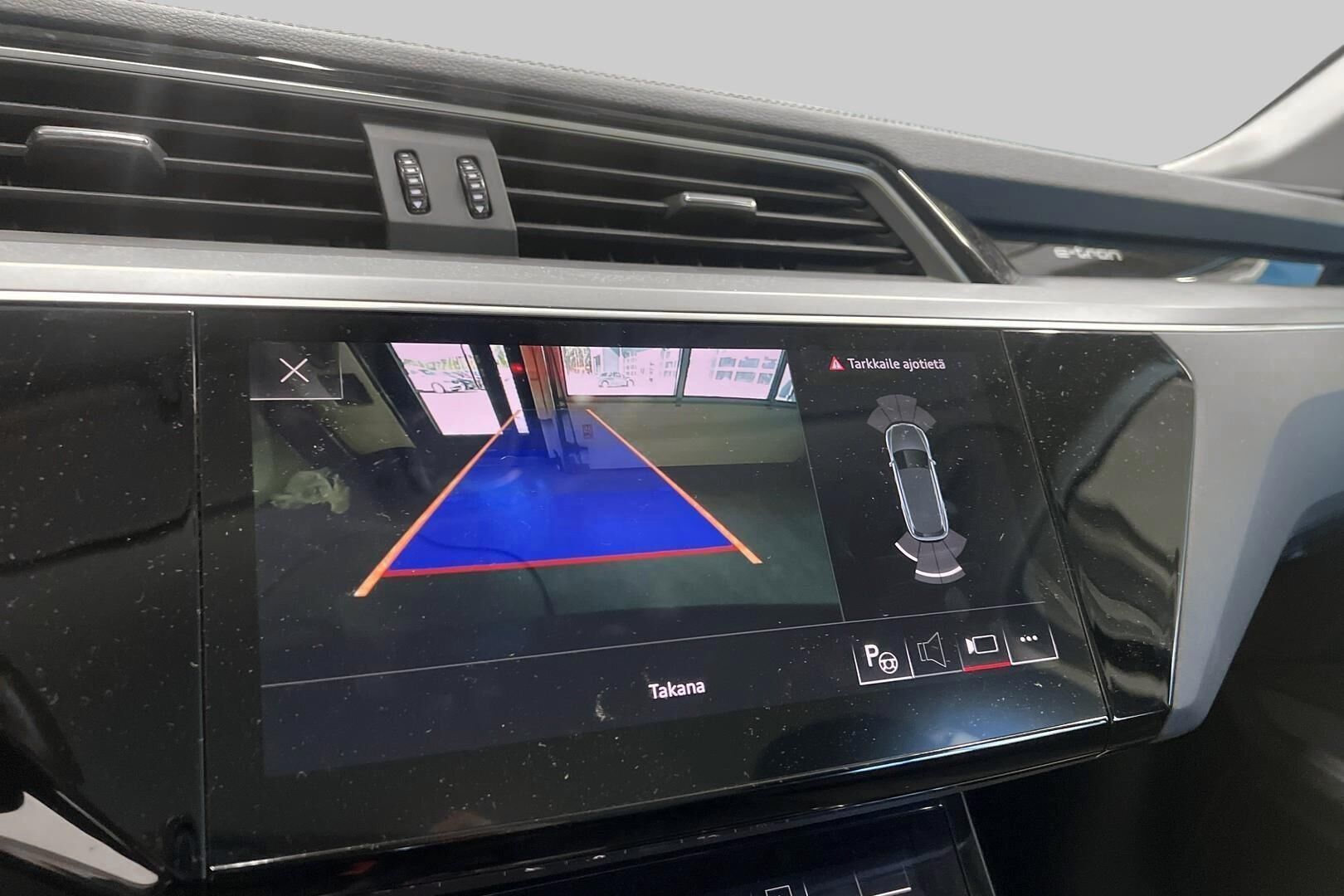 AUDI E-TRON iso kuva 4