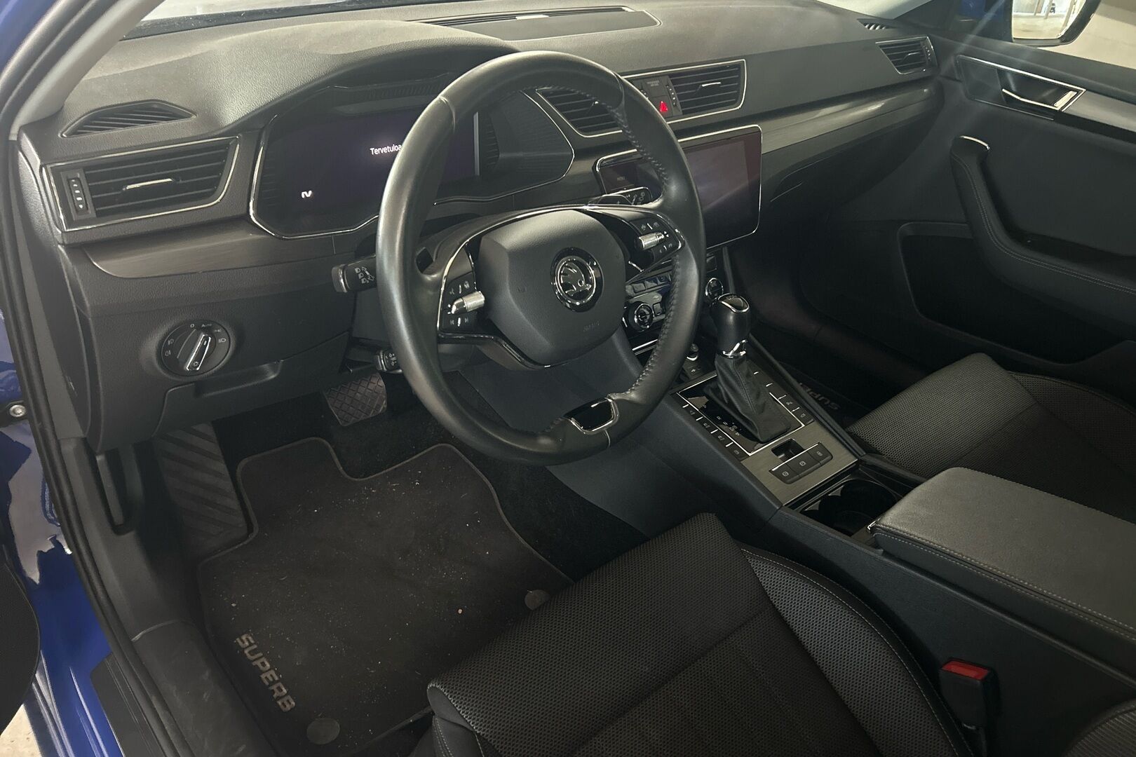 SKODA SUPERB iso kuva 2