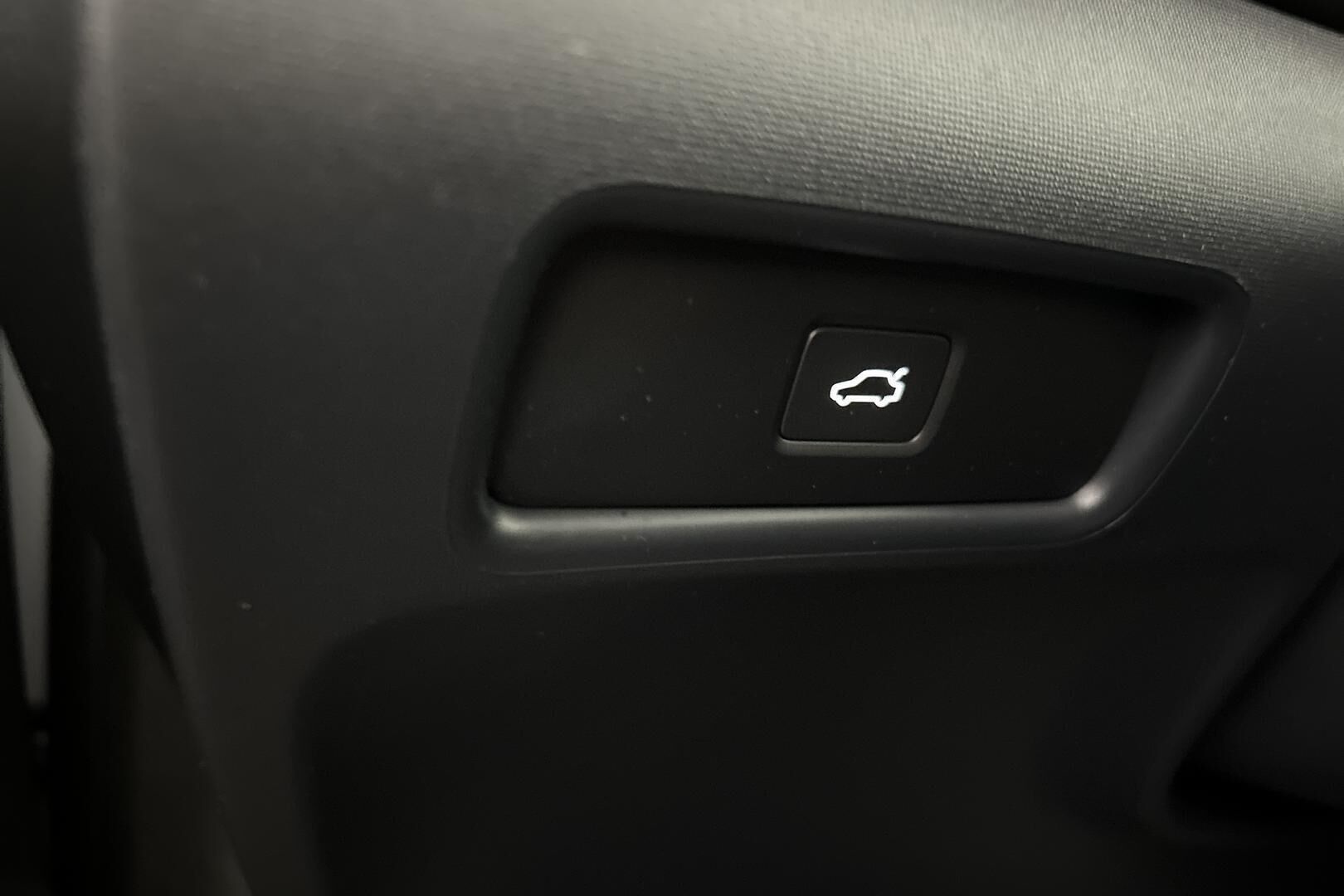 POLESTAR 2 iso kuva 19