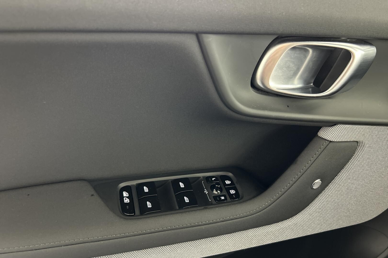 POLESTAR 2 iso kuva 20