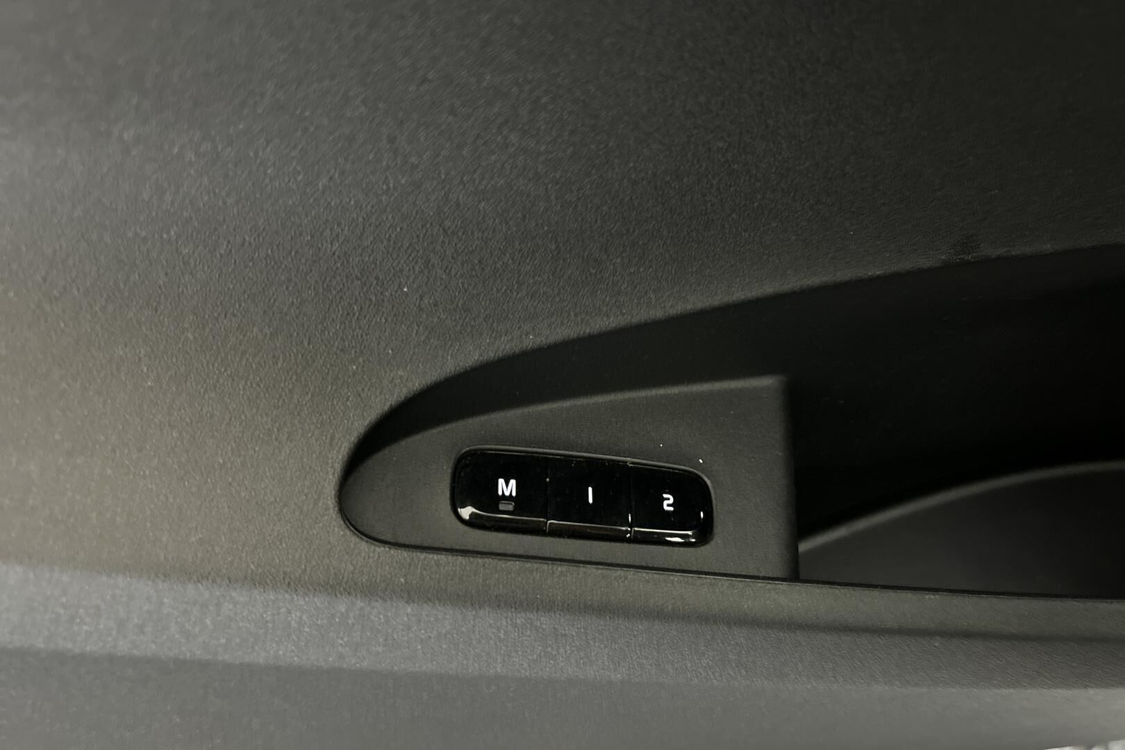 POLESTAR 2 iso kuva 21