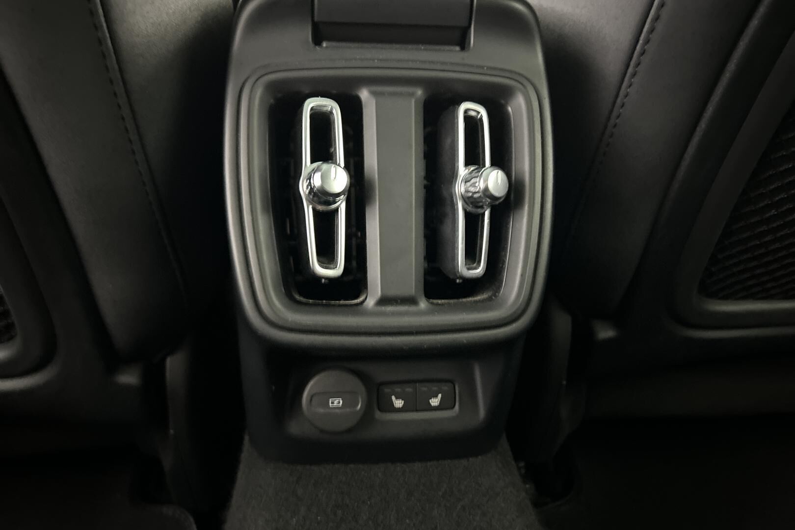 POLESTAR 2 iso kuva 23