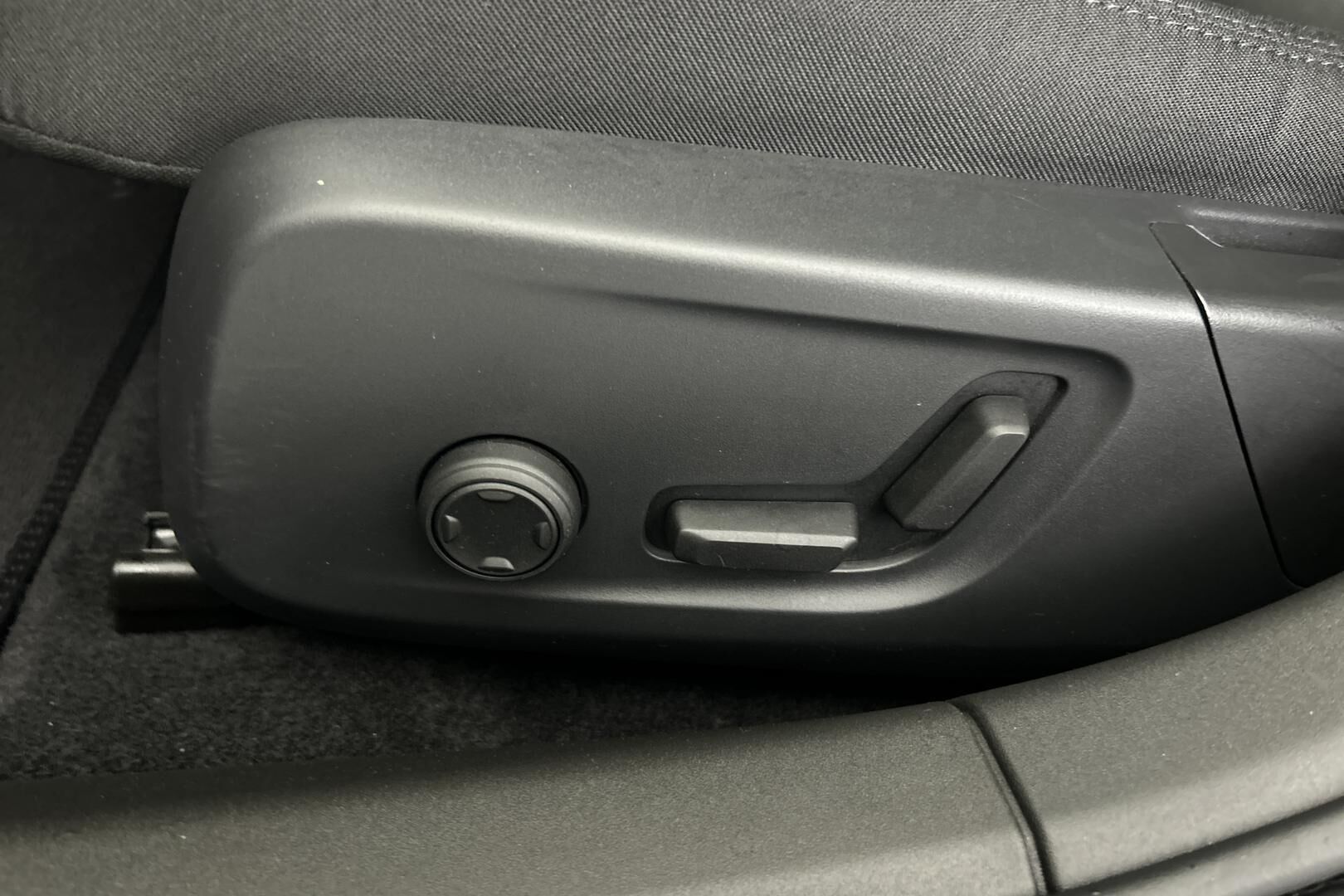 POLESTAR 2 iso kuva 24