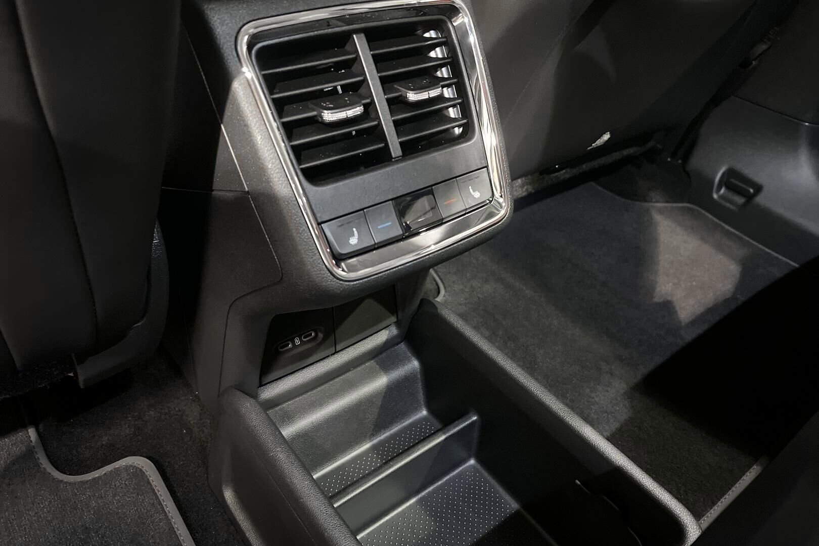 SKODA ENYAQ iso kuva 37