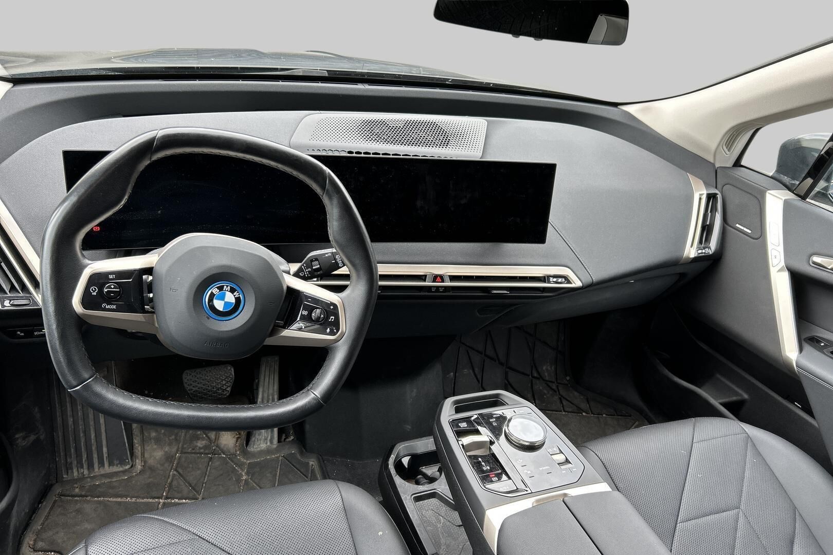 BMW IX iso kuva 1