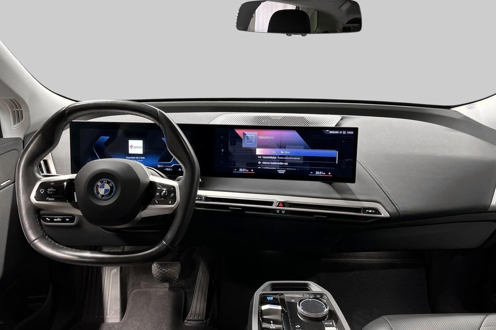 BMW IX iso kuva 7