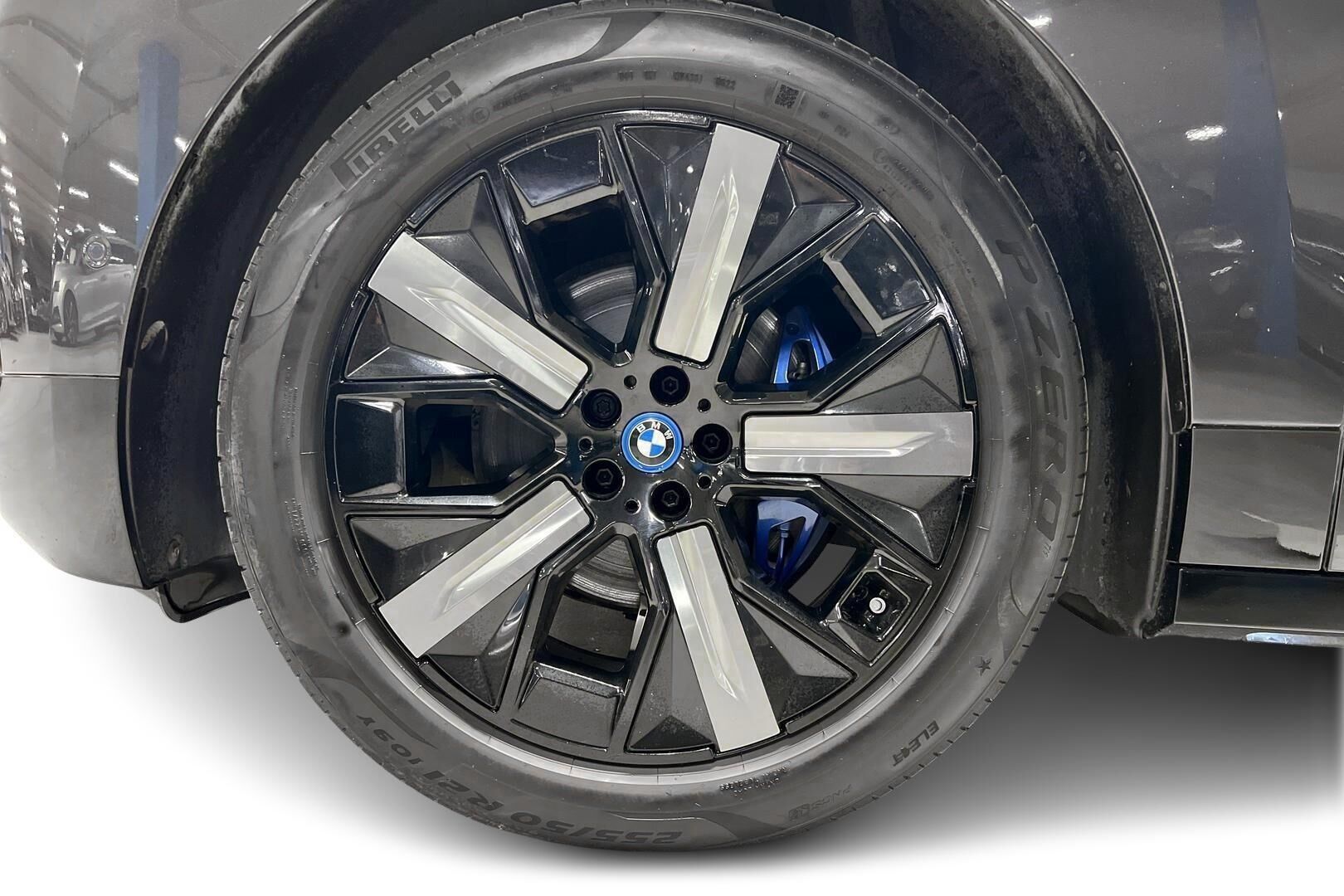 BMW IX iso kuva 8