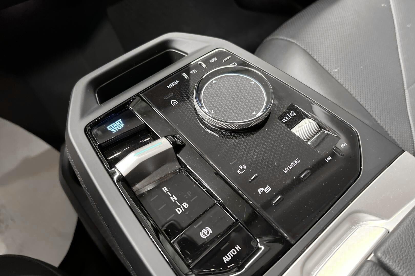 BMW IX iso kuva 10