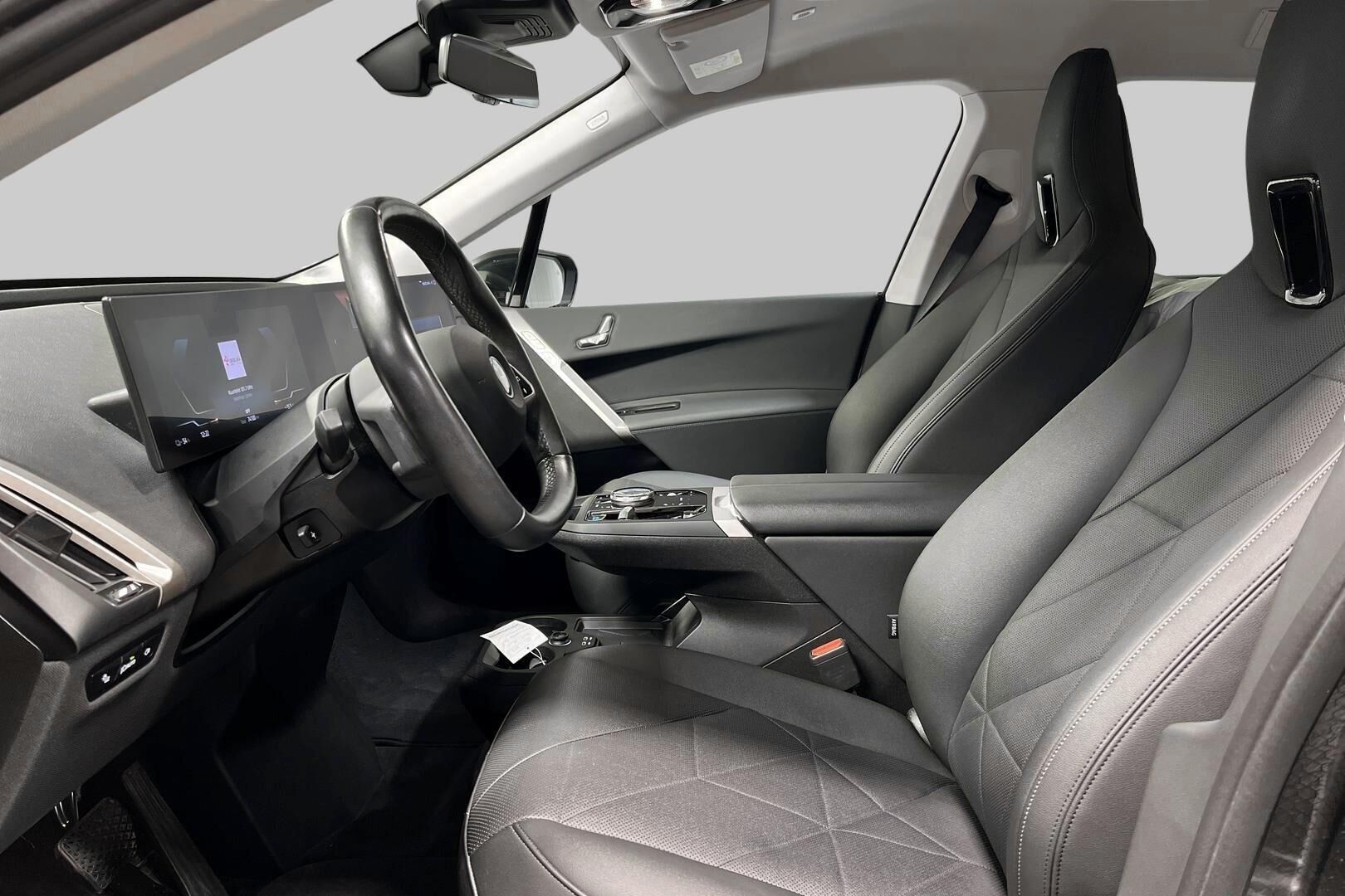 BMW IX iso kuva 17