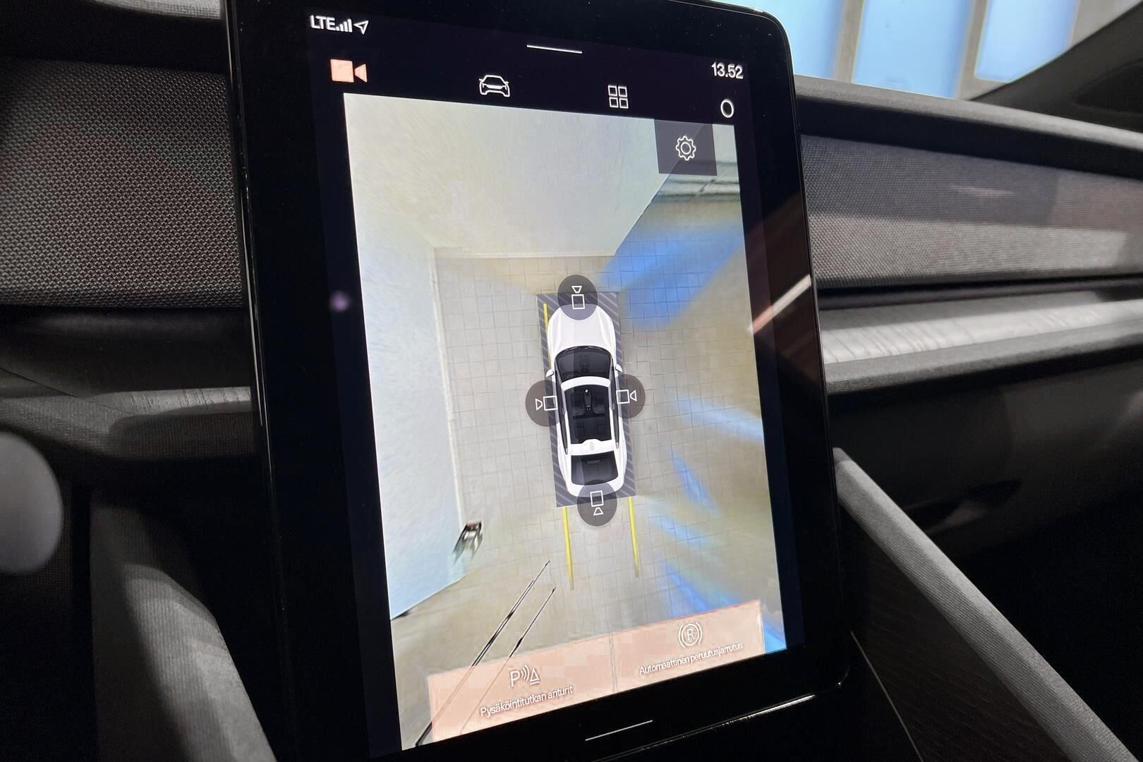 POLESTAR 2 iso kuva 14