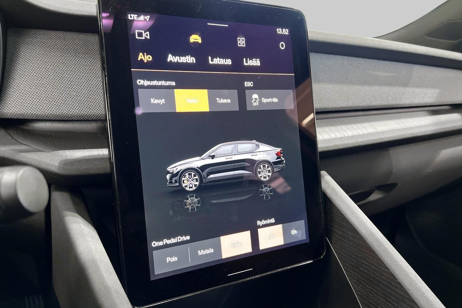 POLESTAR 2 iso kuva 29