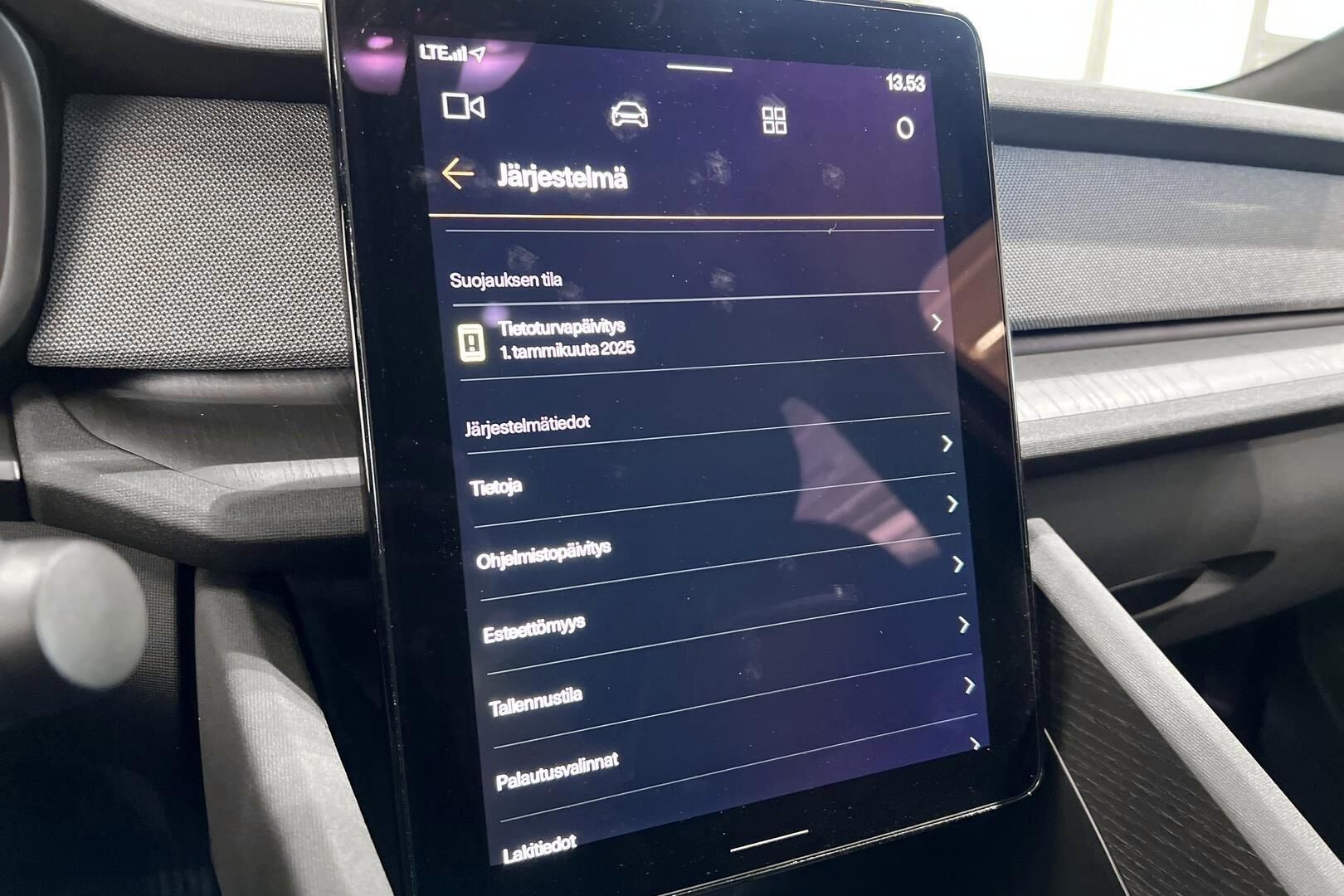 POLESTAR 2 iso kuva 18