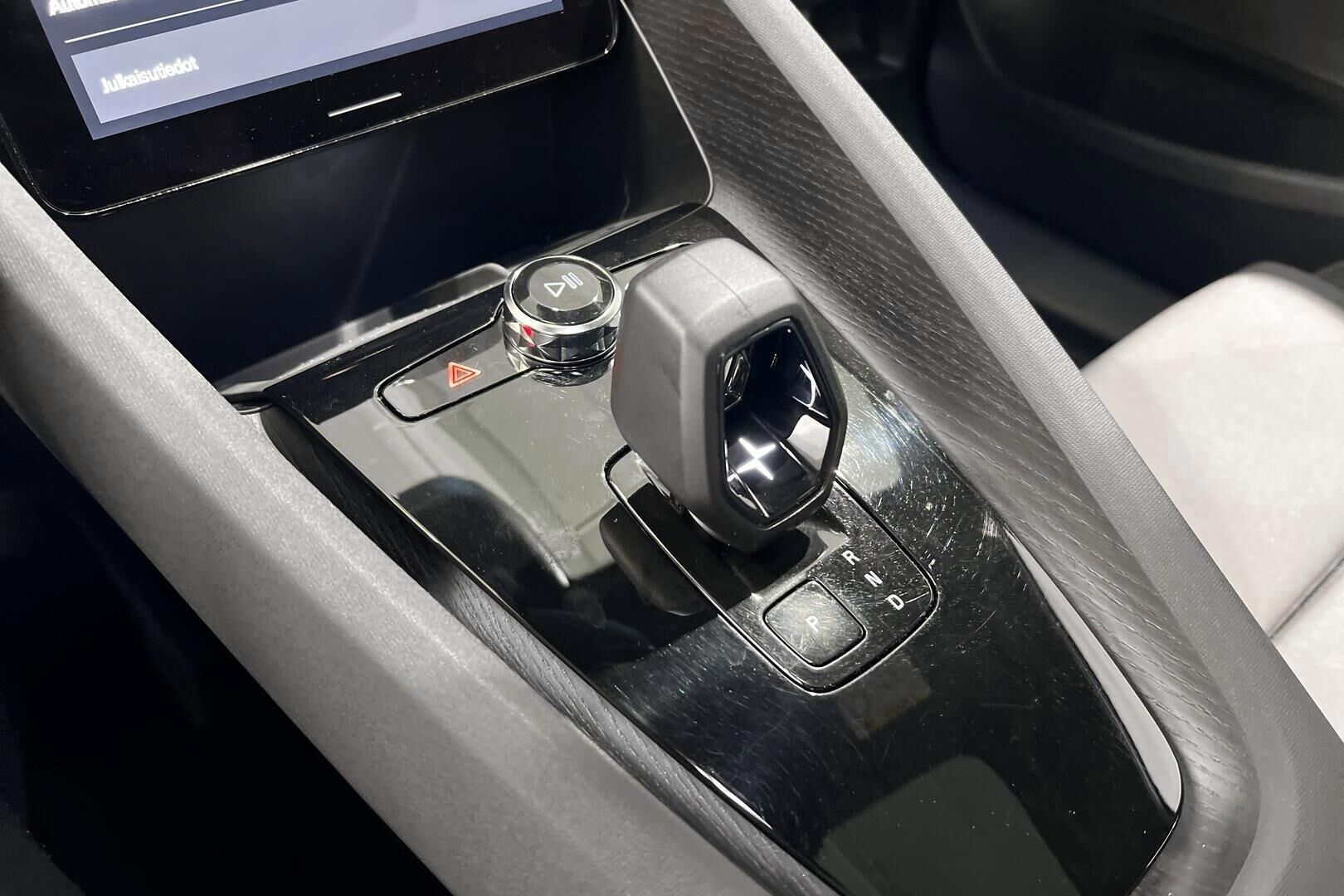 POLESTAR 2 iso kuva 20
