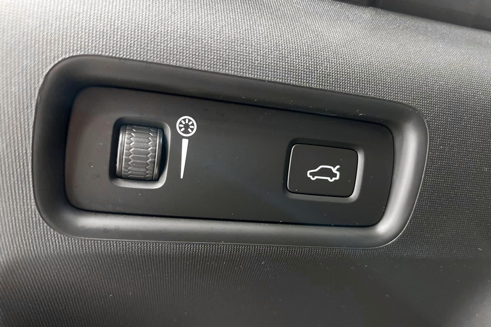 POLESTAR 2 iso kuva 23