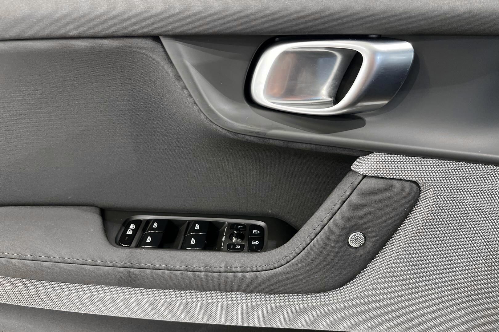 POLESTAR 2 iso kuva 24