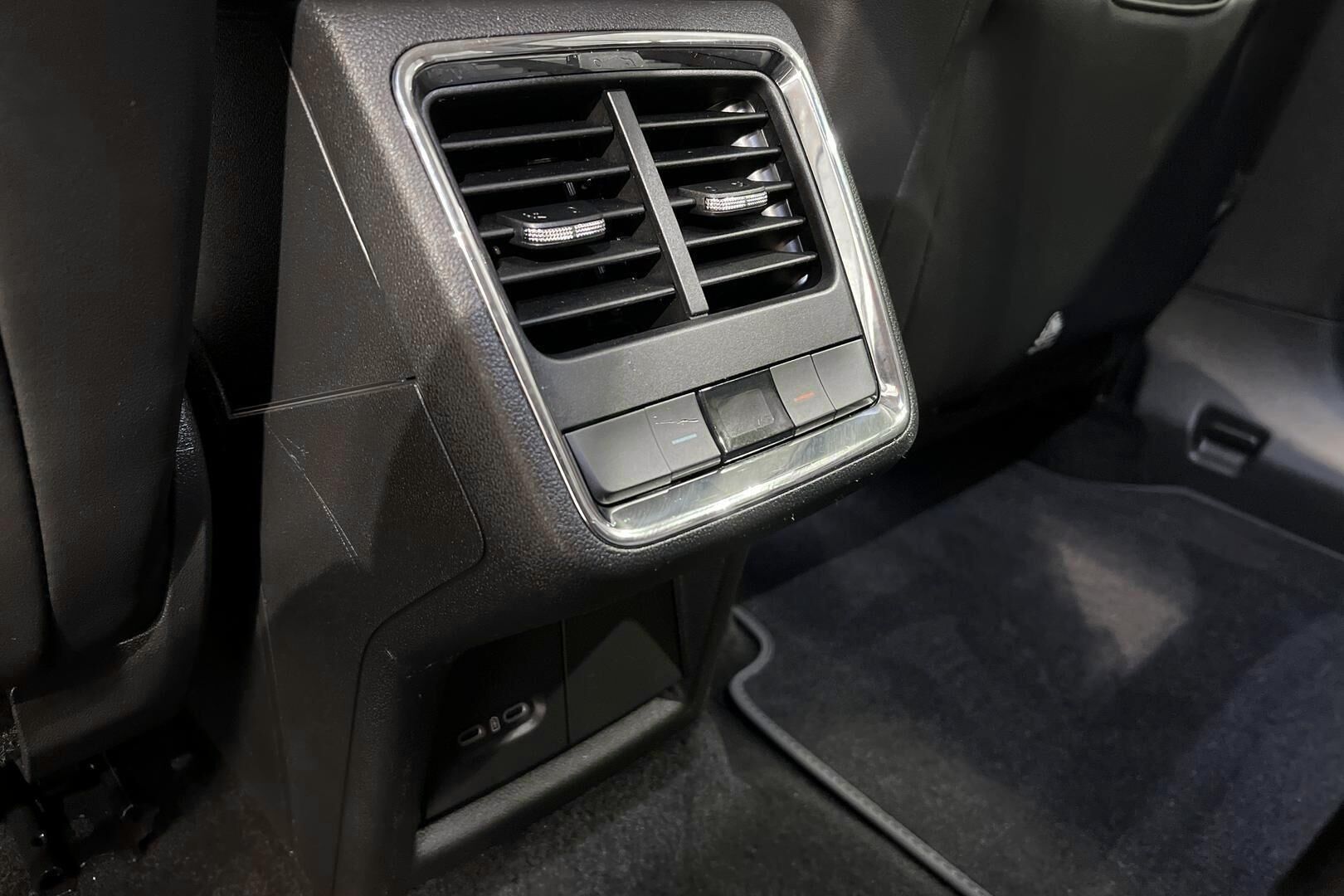 SKODA ENYAQ iso kuva 27