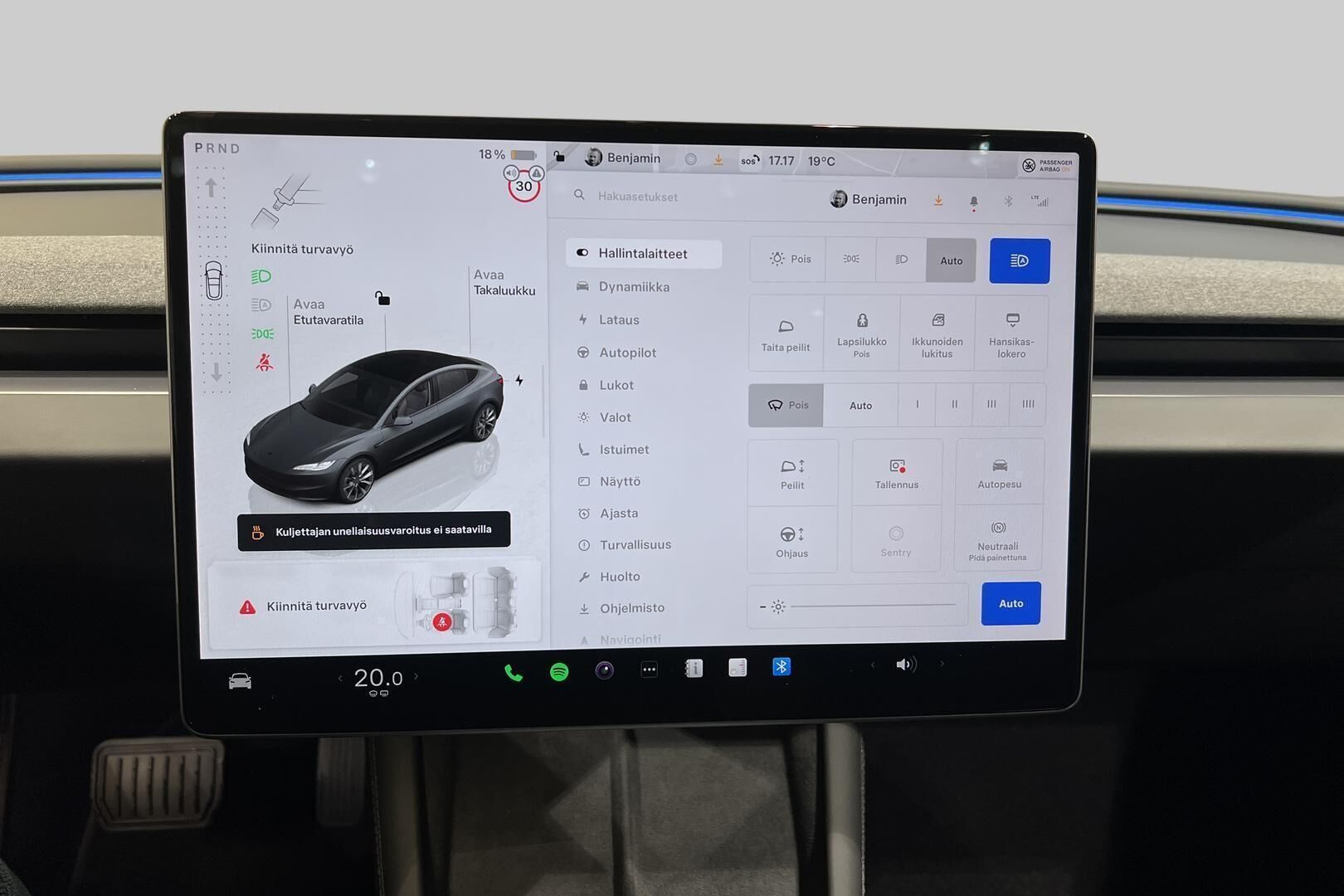 TESLA MODEL 3 iso kuva 32