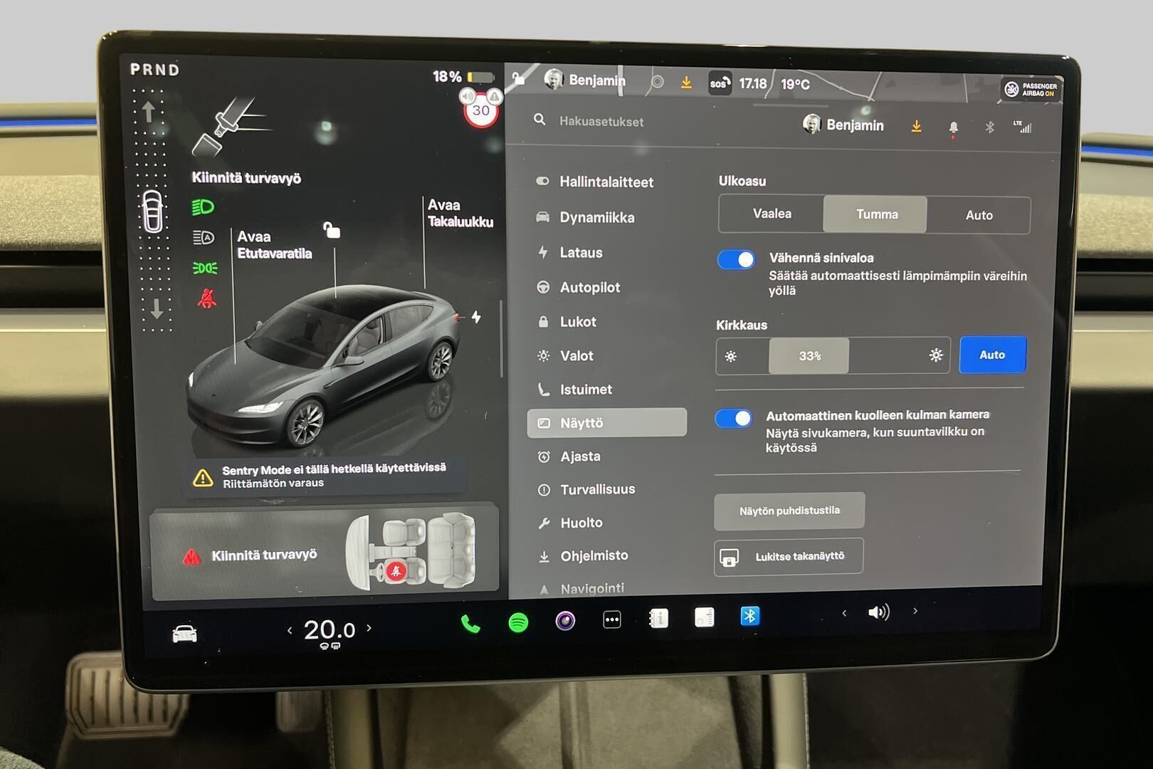 TESLA MODEL 3 iso kuva 14