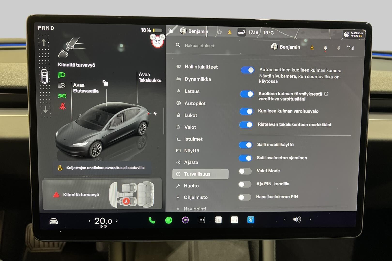 TESLA MODEL 3 iso kuva 34