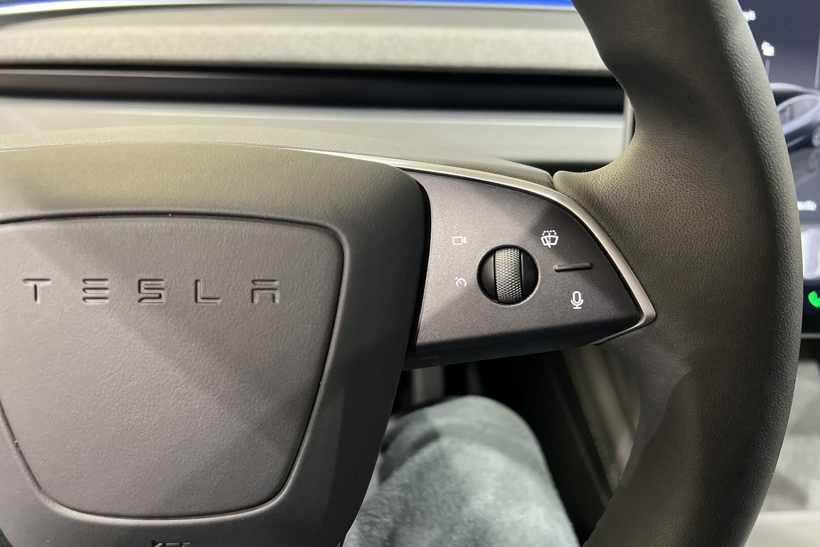 TESLA MODEL 3 iso kuva 20