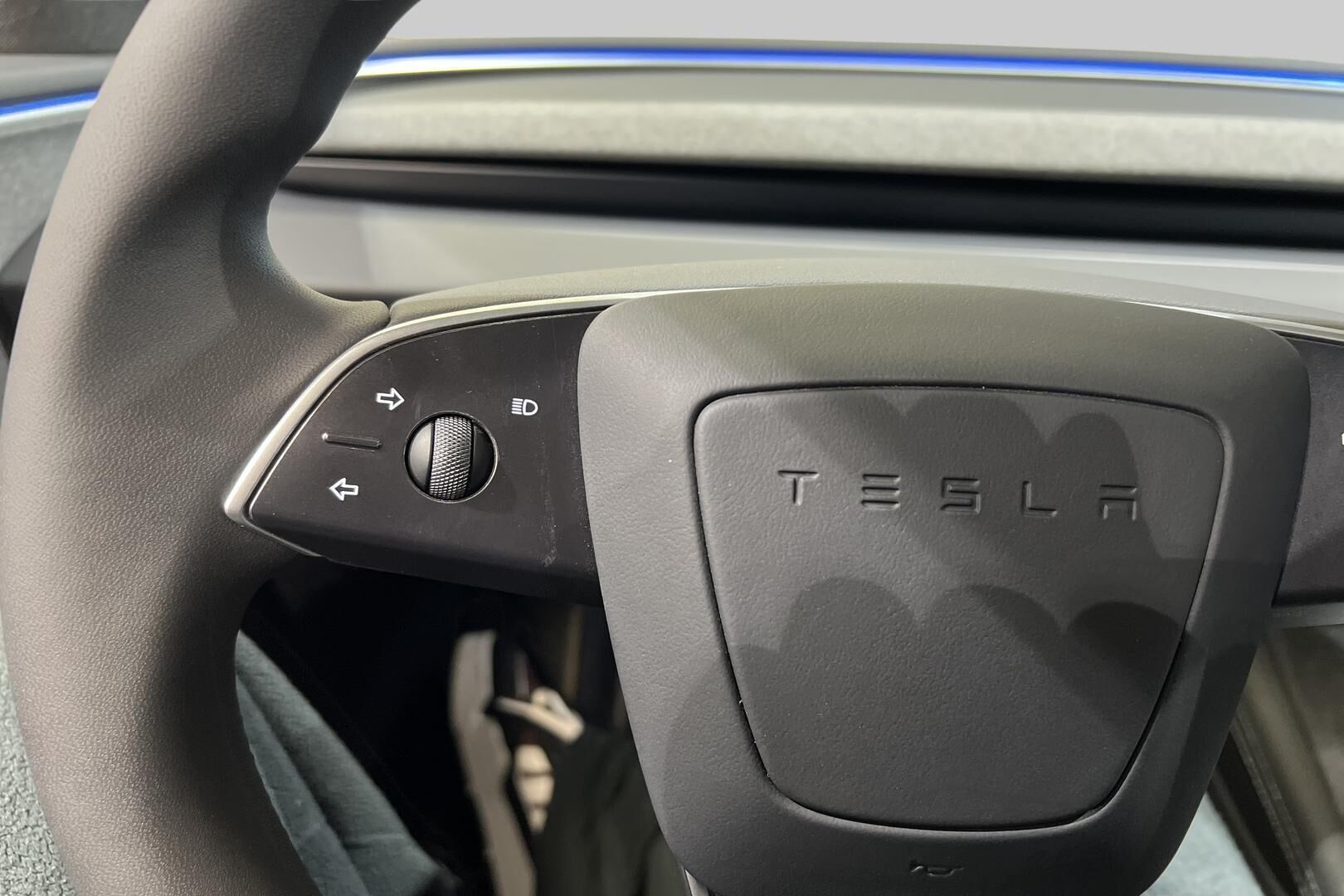 TESLA MODEL 3 iso kuva 21