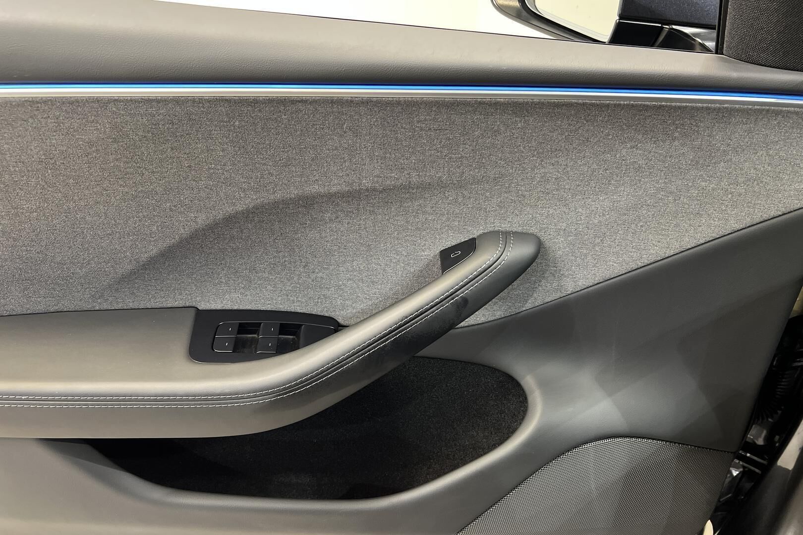 TESLA MODEL 3 iso kuva 23