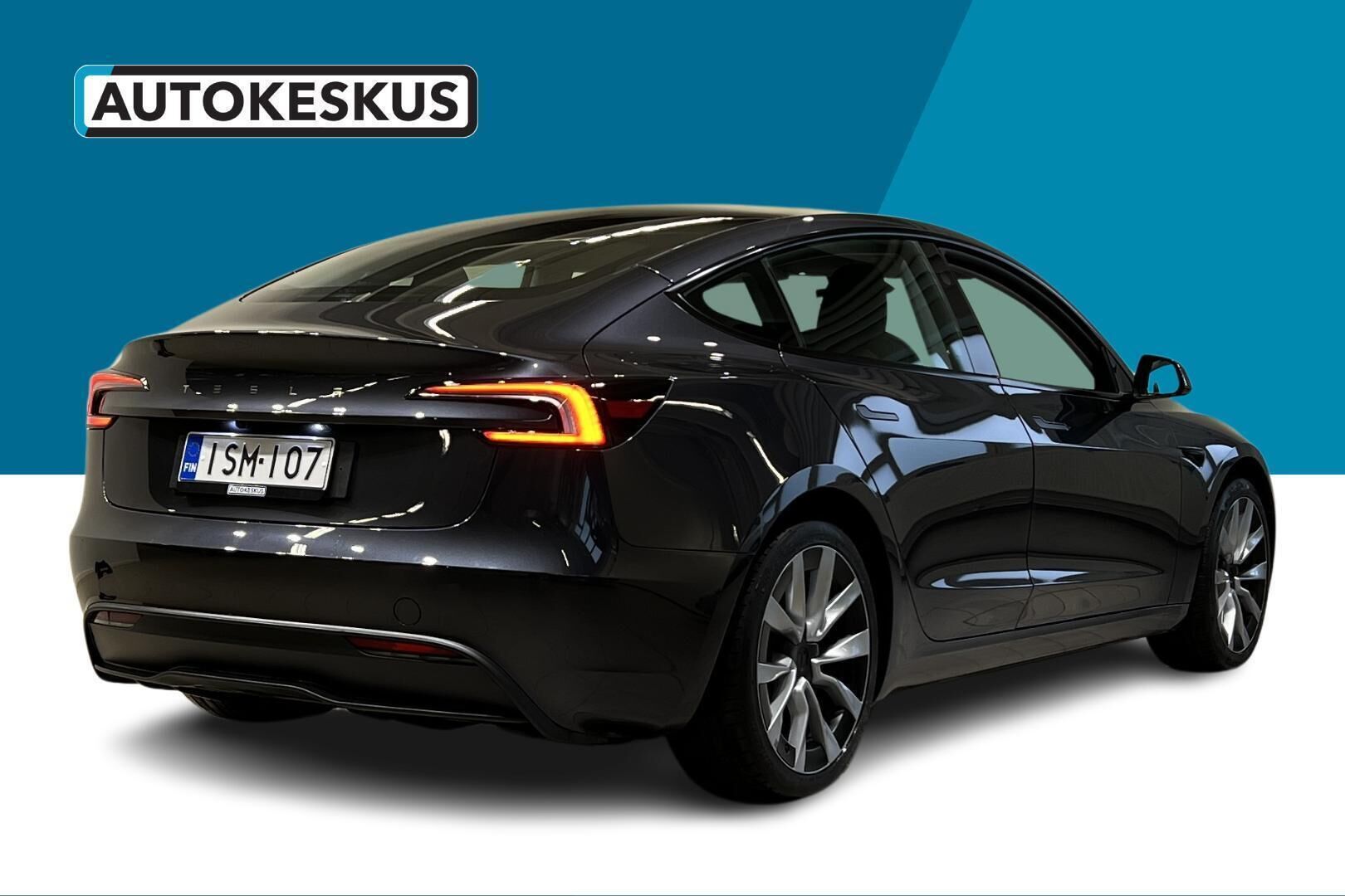 TESLA MODEL 3 iso kuva 29