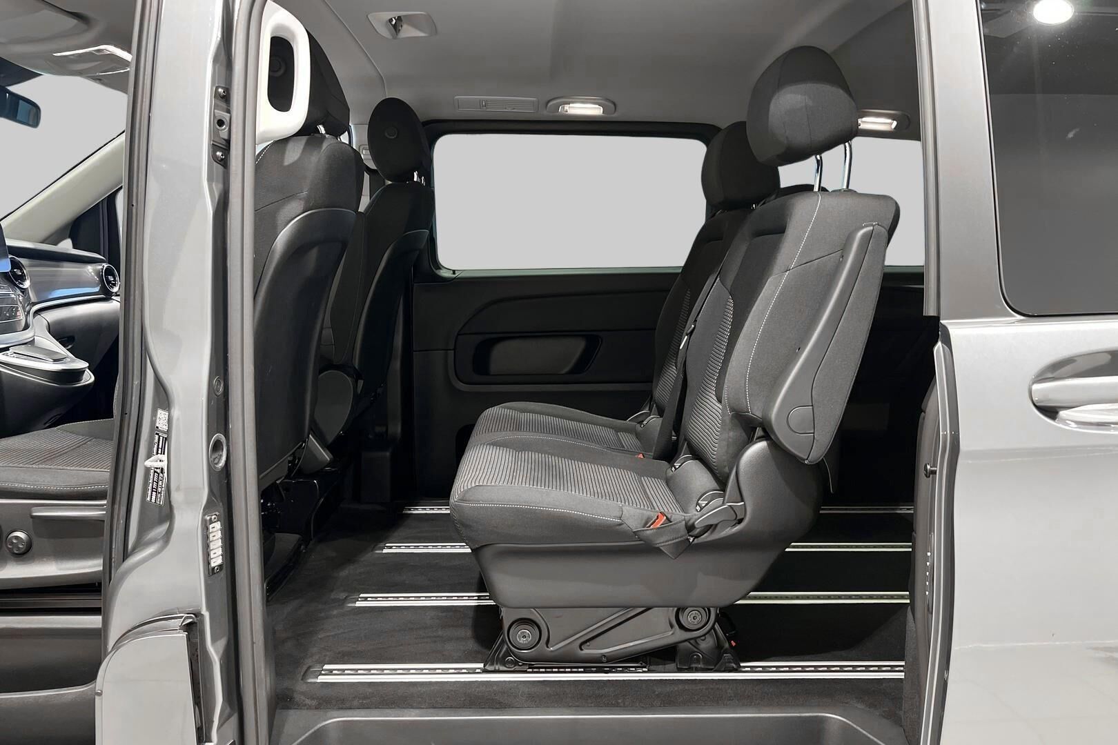 MERCEDES-BENZ EQV iso kuva 28