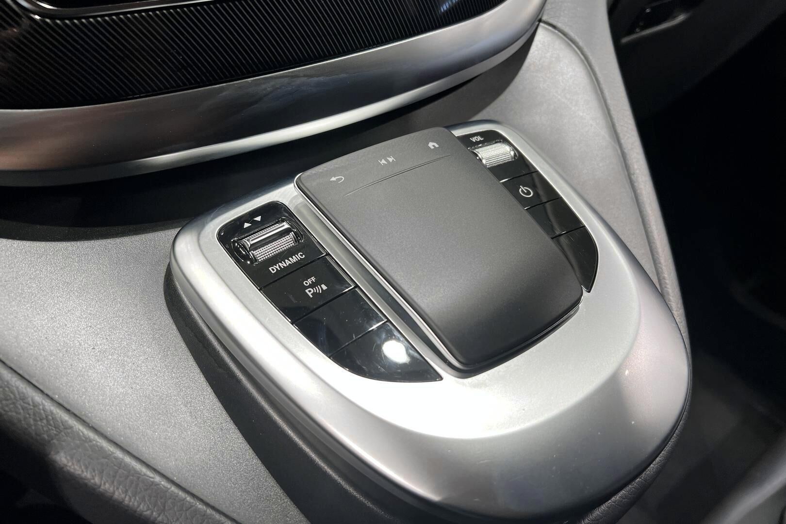 MERCEDES-BENZ EQV iso kuva 18